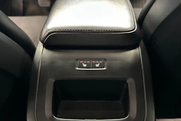 musta Volvo V60 2019 kuva 24.