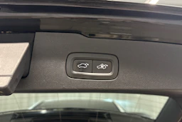 musta Volvo V60 2019 kuva 26.