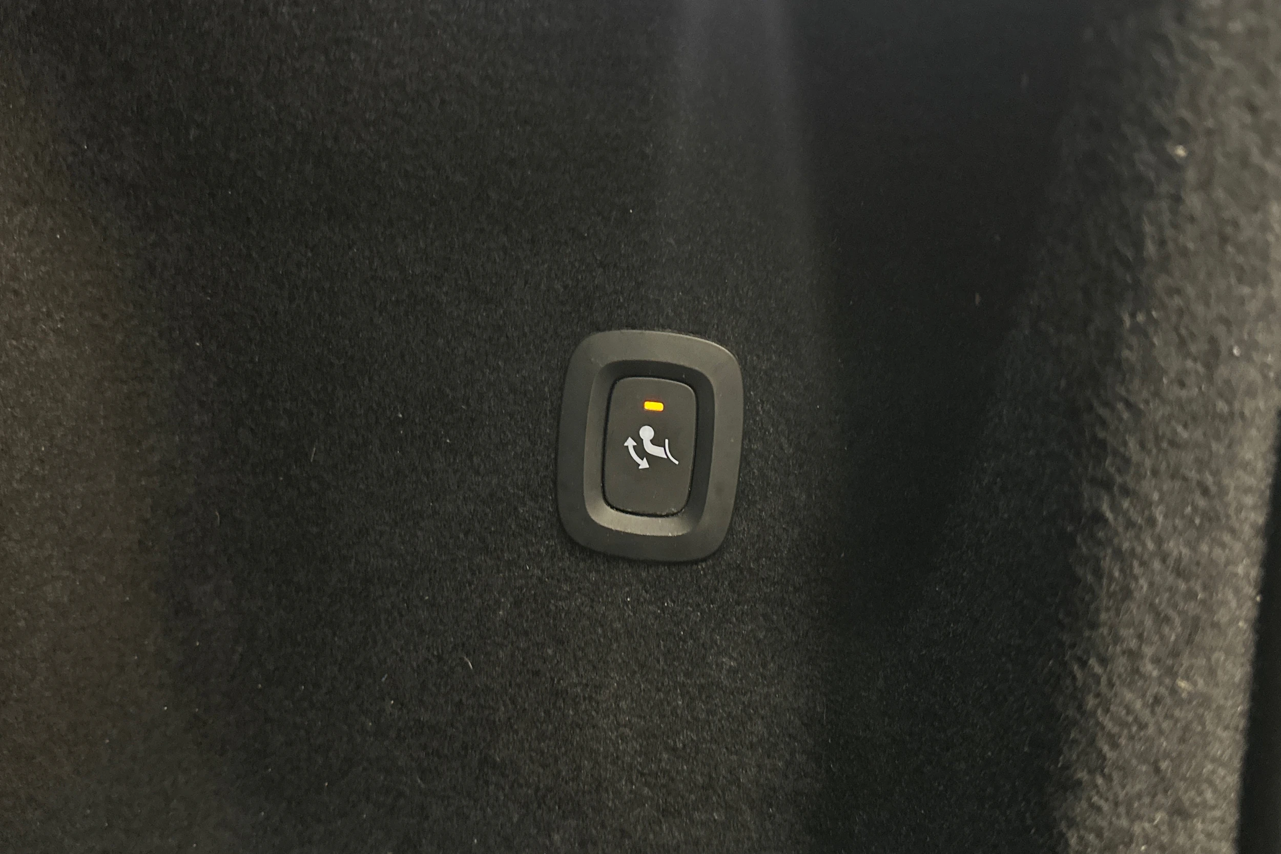 musta Volvo V60 2019 kuva 29.