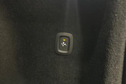 musta Volvo V60 2019 kuva 29.