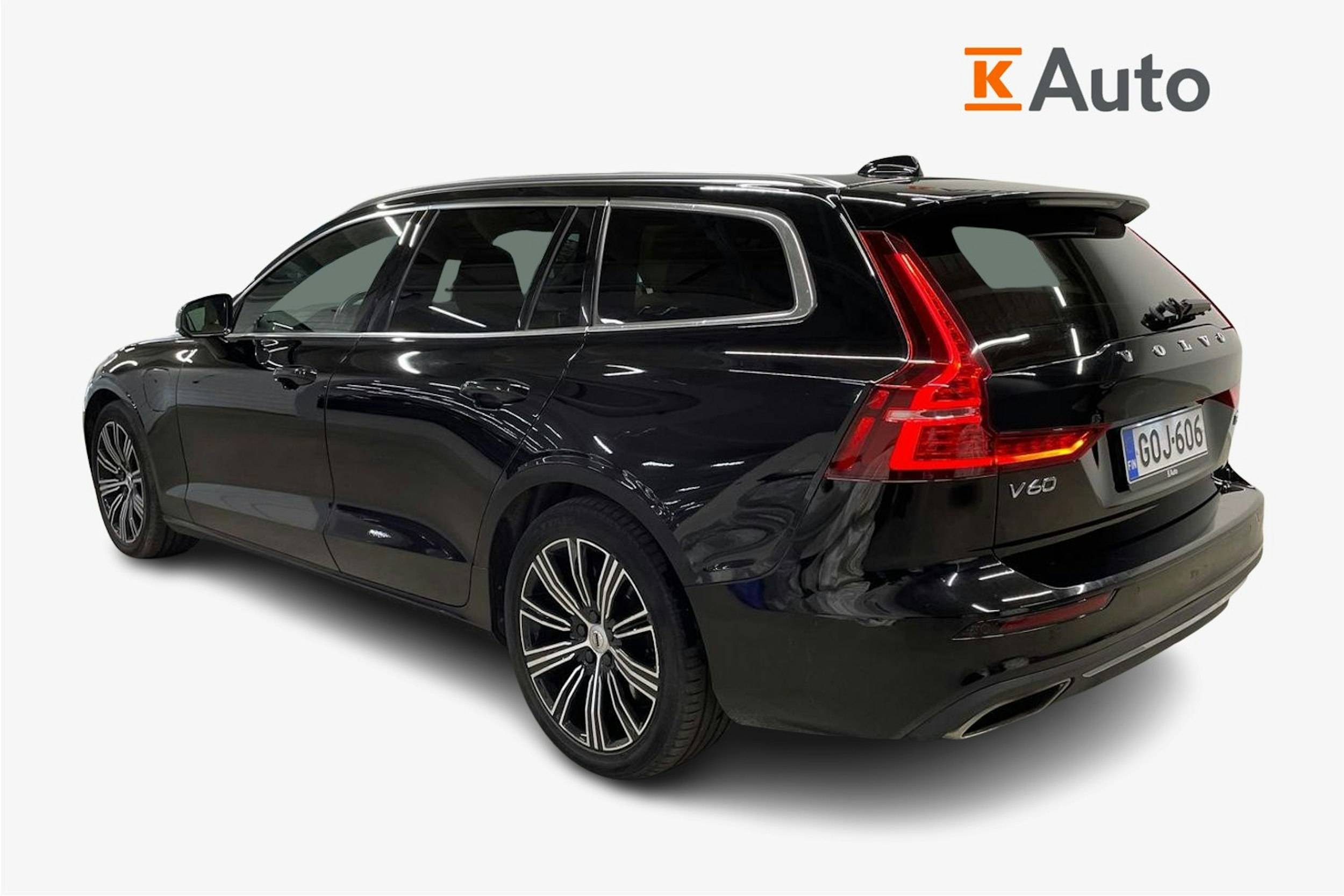 musta Volvo V60 2019 kuva 2.