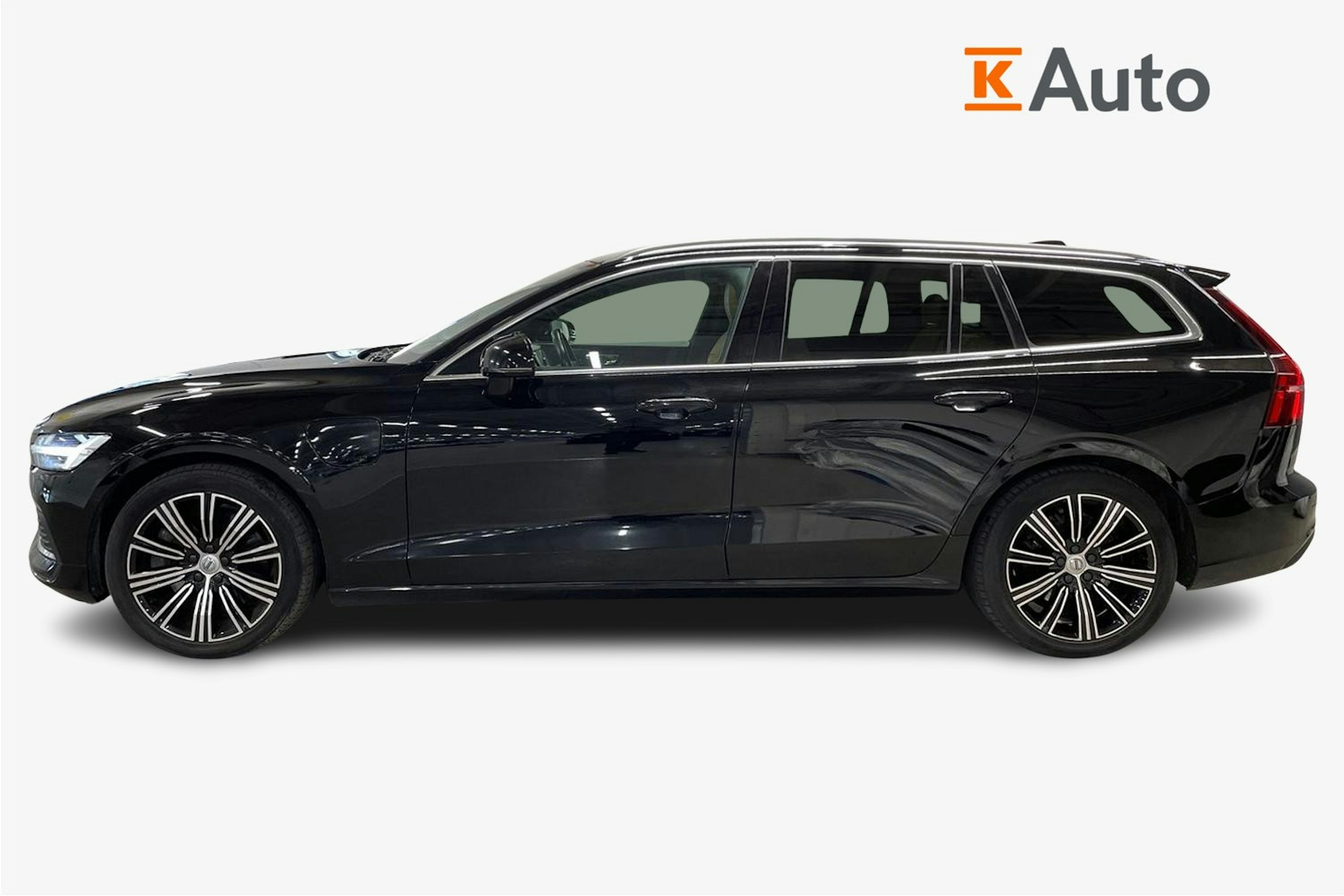 musta Volvo V60 2019 kuva 6.