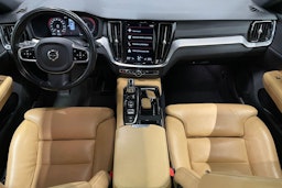 musta Volvo V60 2019 kuva 9.