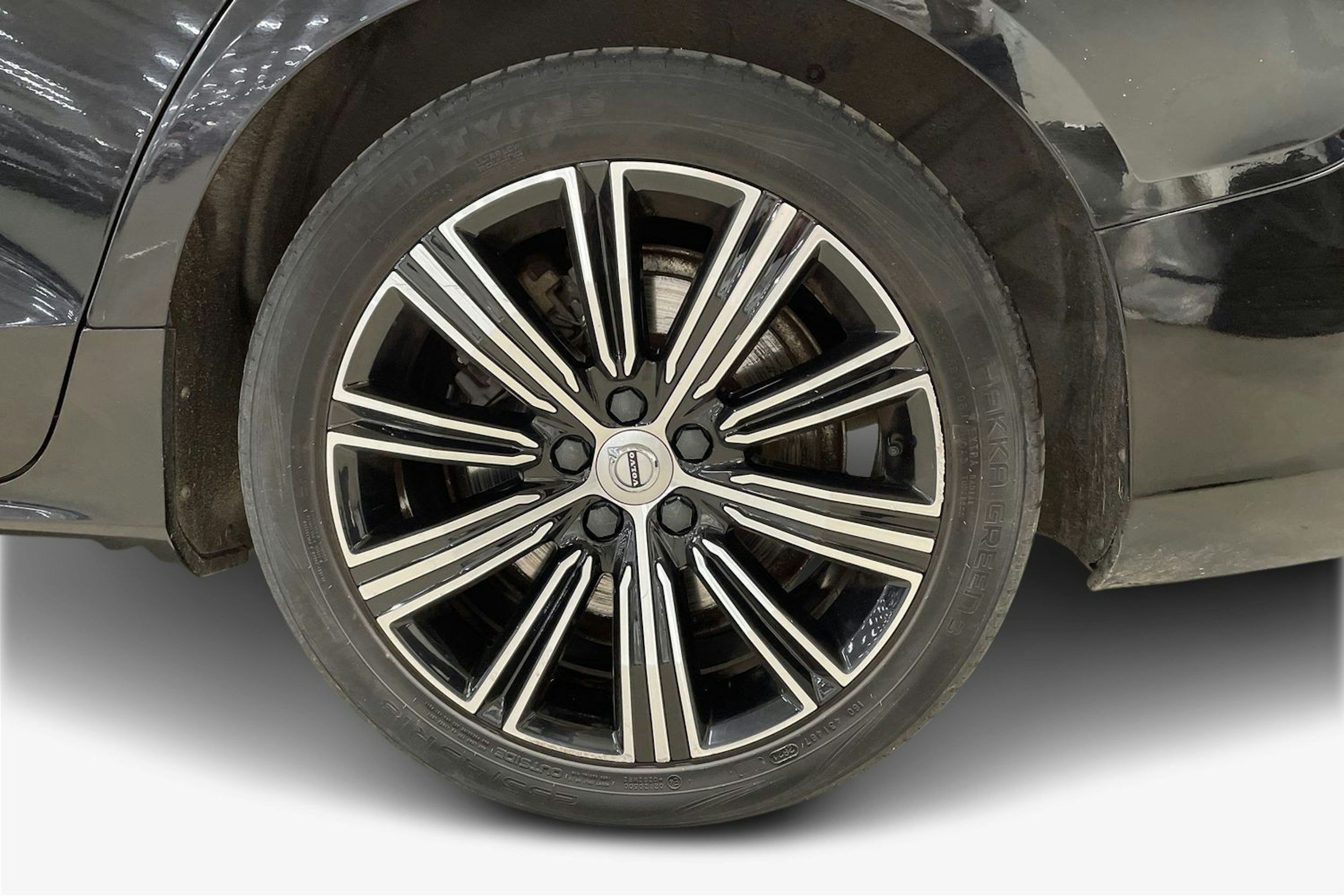 musta Volvo V60 2019 kuva 11.