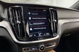 musta Volvo V60 2019 kuva 17.