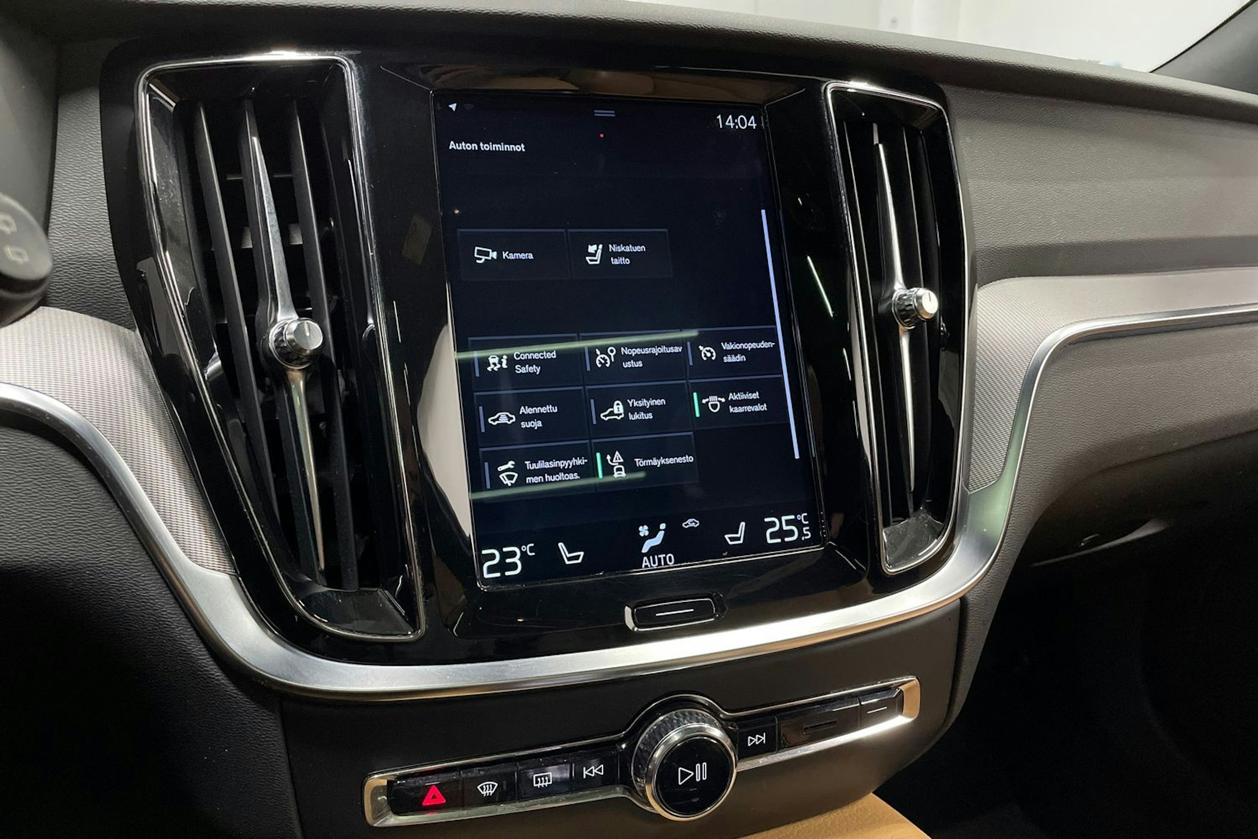 musta Volvo V60 2019 kuva 19.
