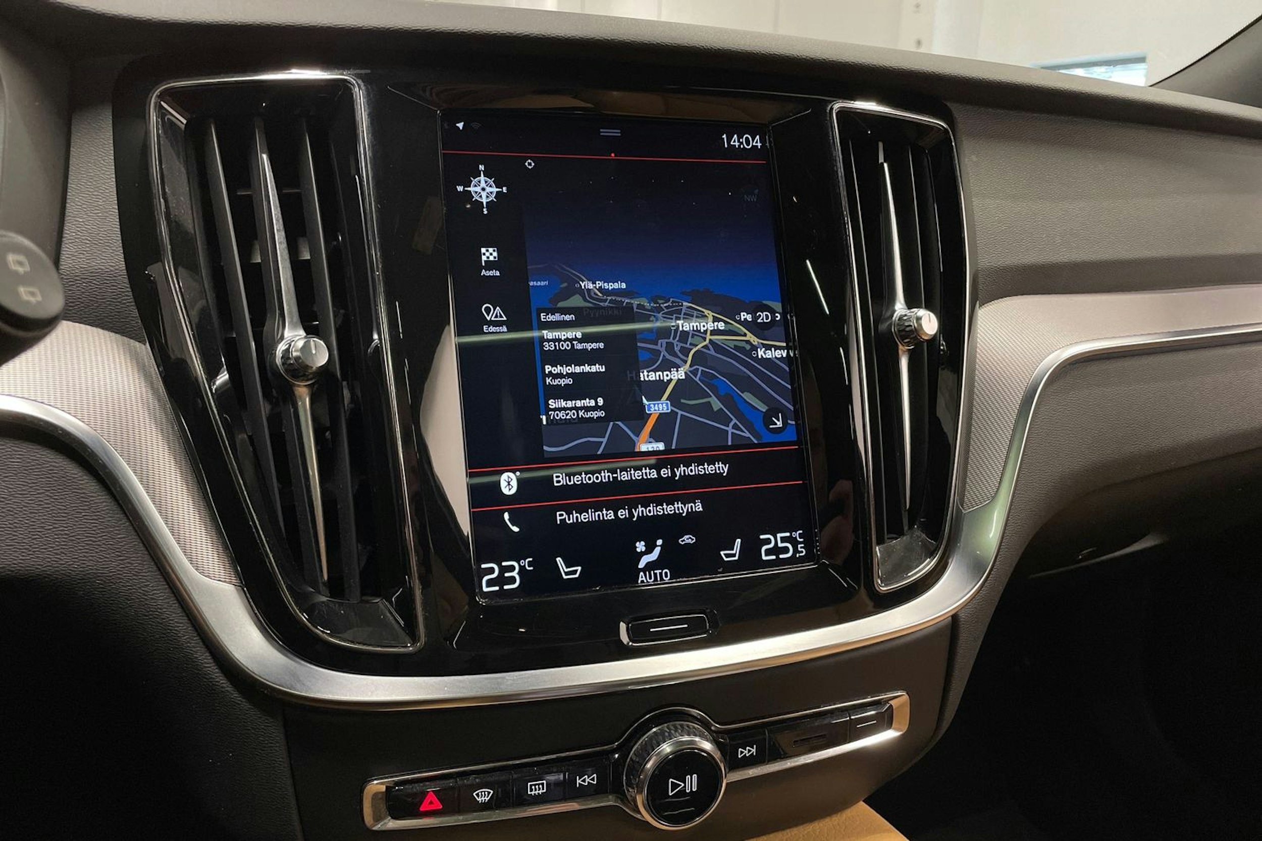 musta Volvo V60 2019 kuva 21.