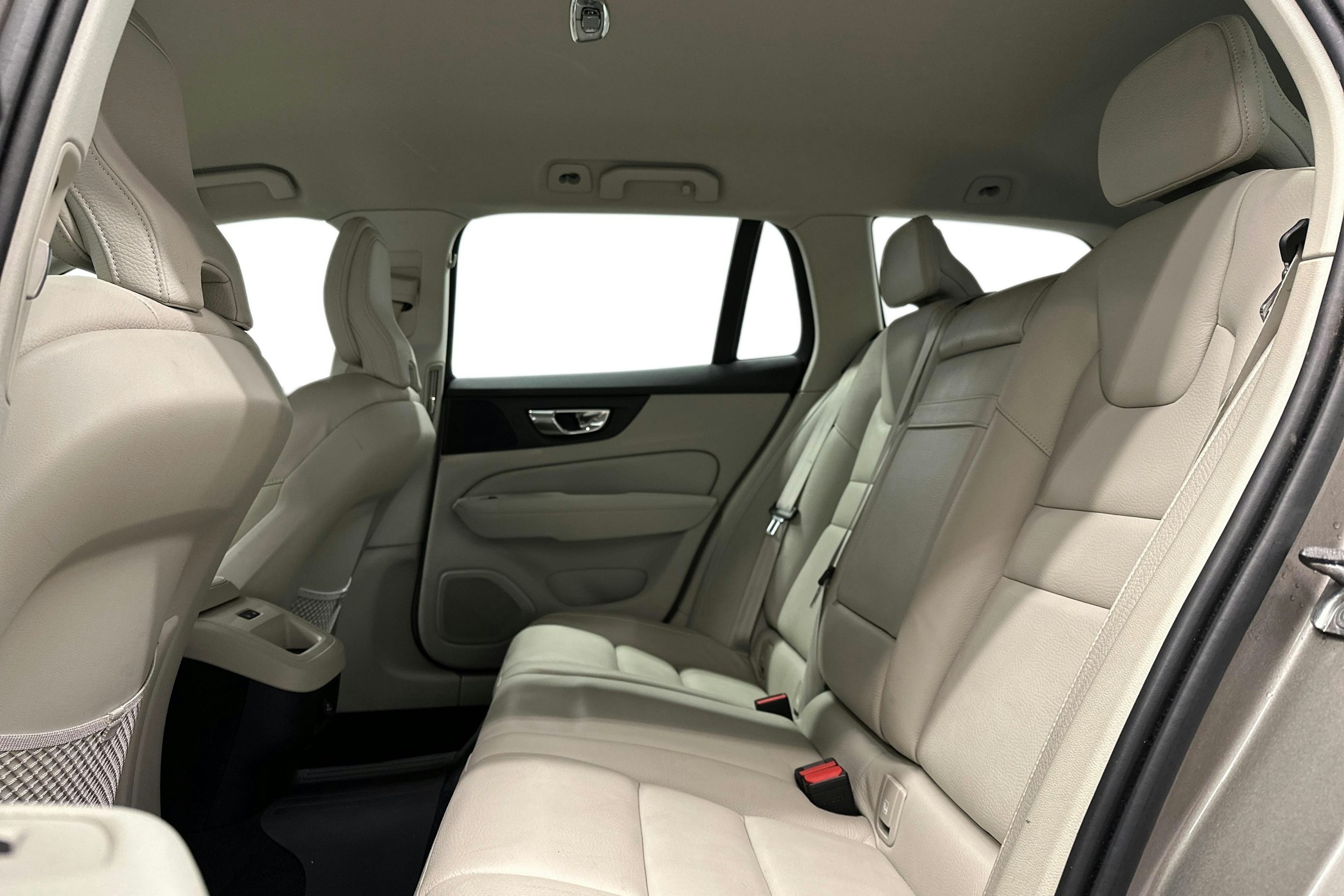 harmaa Volvo V60 2019 kuva 10.