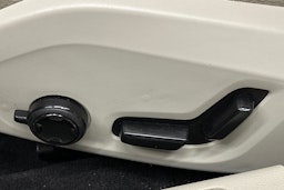 harmaa Volvo V60 2019 kuva 19.