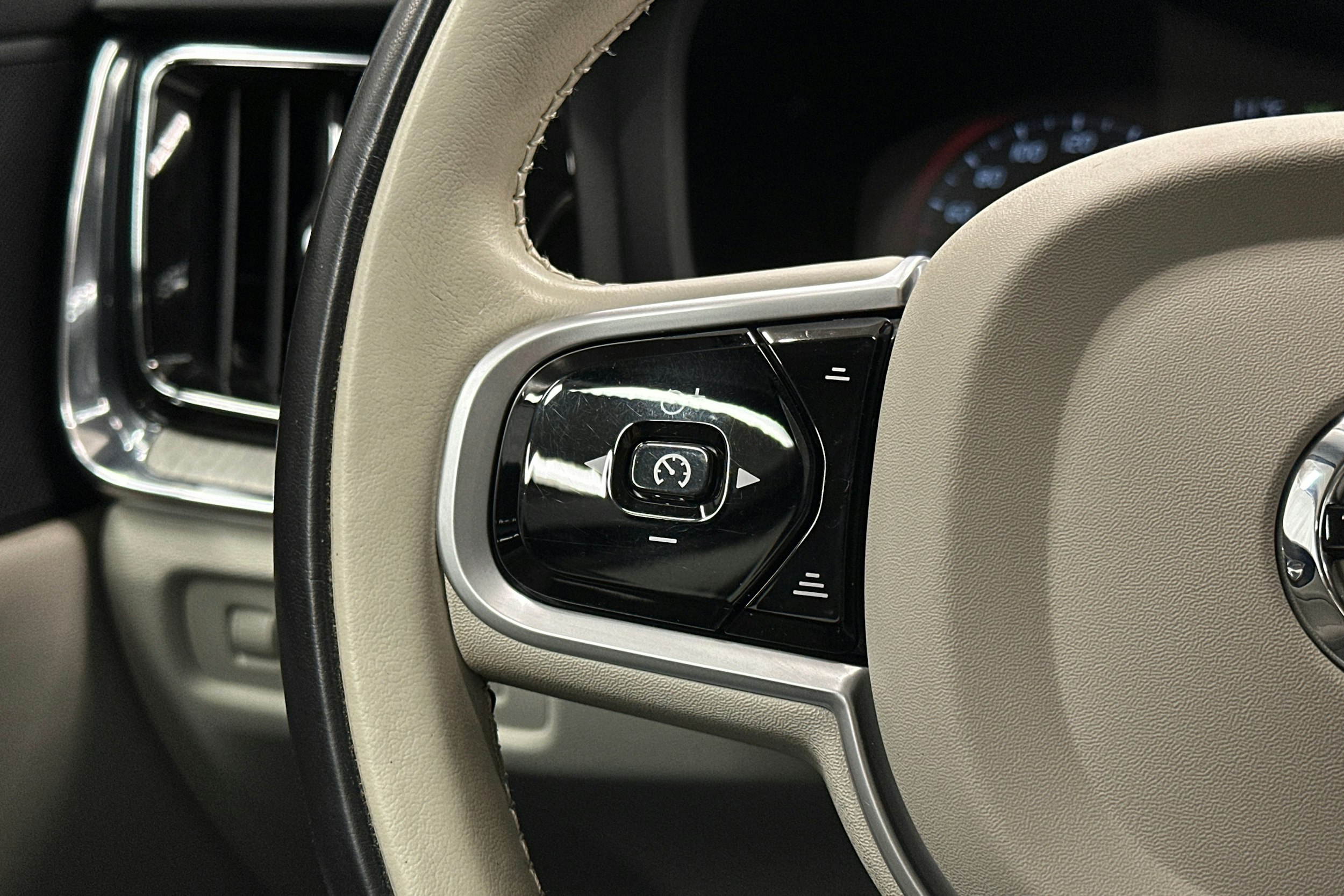 harmaa Volvo V60 2019 kuva 21.