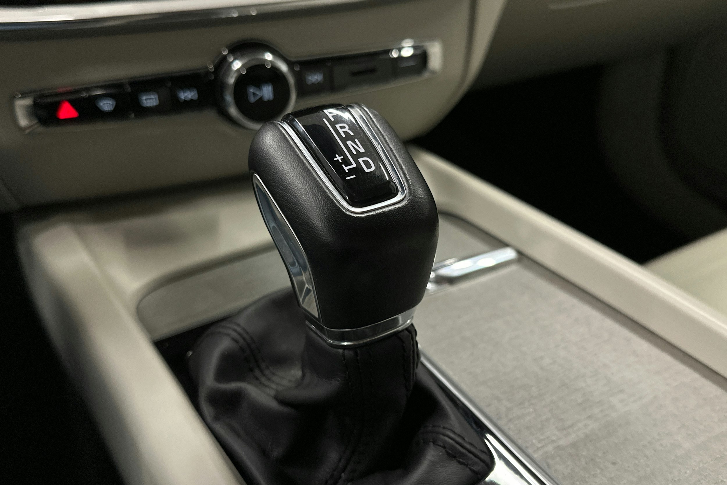 harmaa Volvo V60 2019 kuva 30.