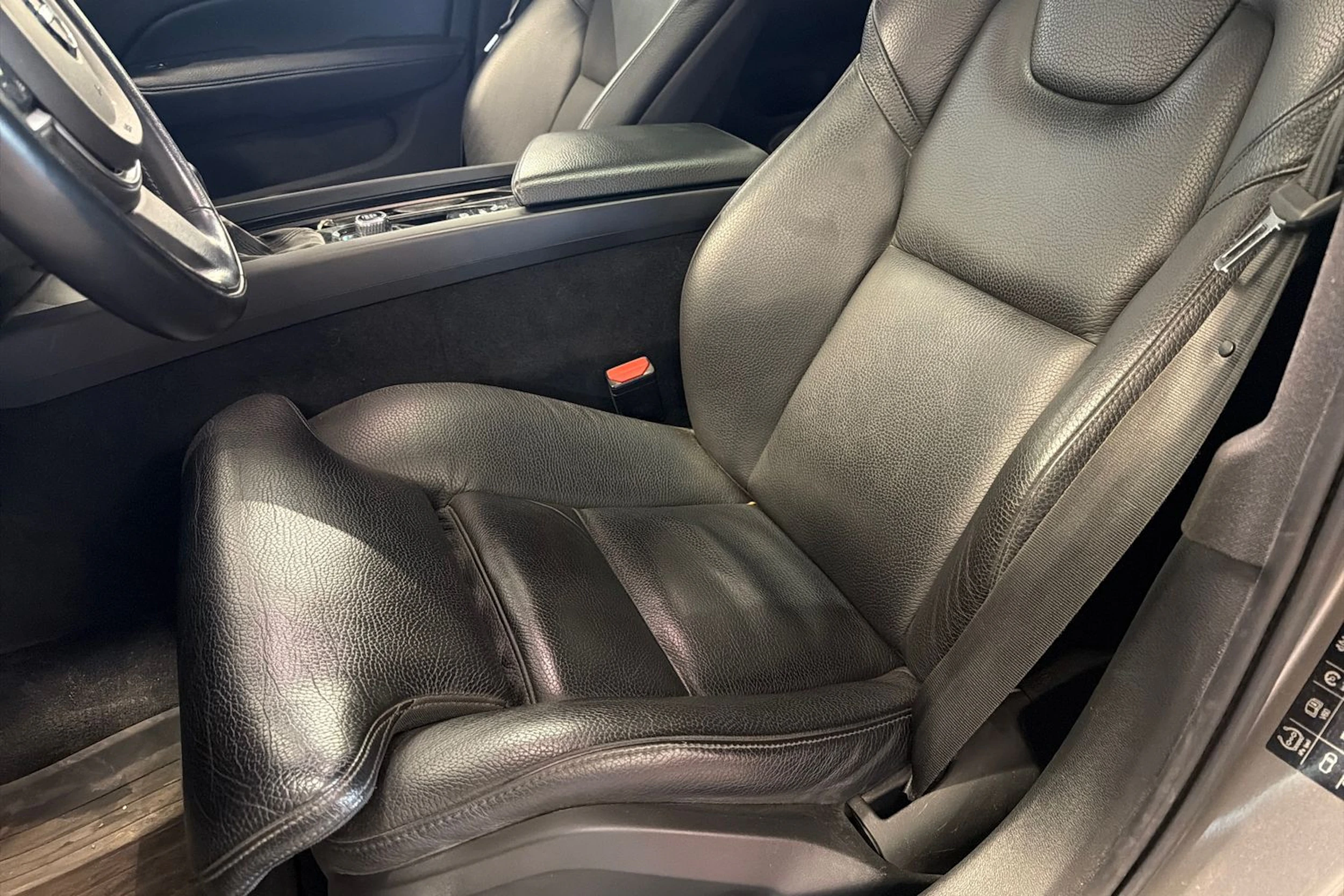 harmaa Volvo V60 2019 kuva 5.