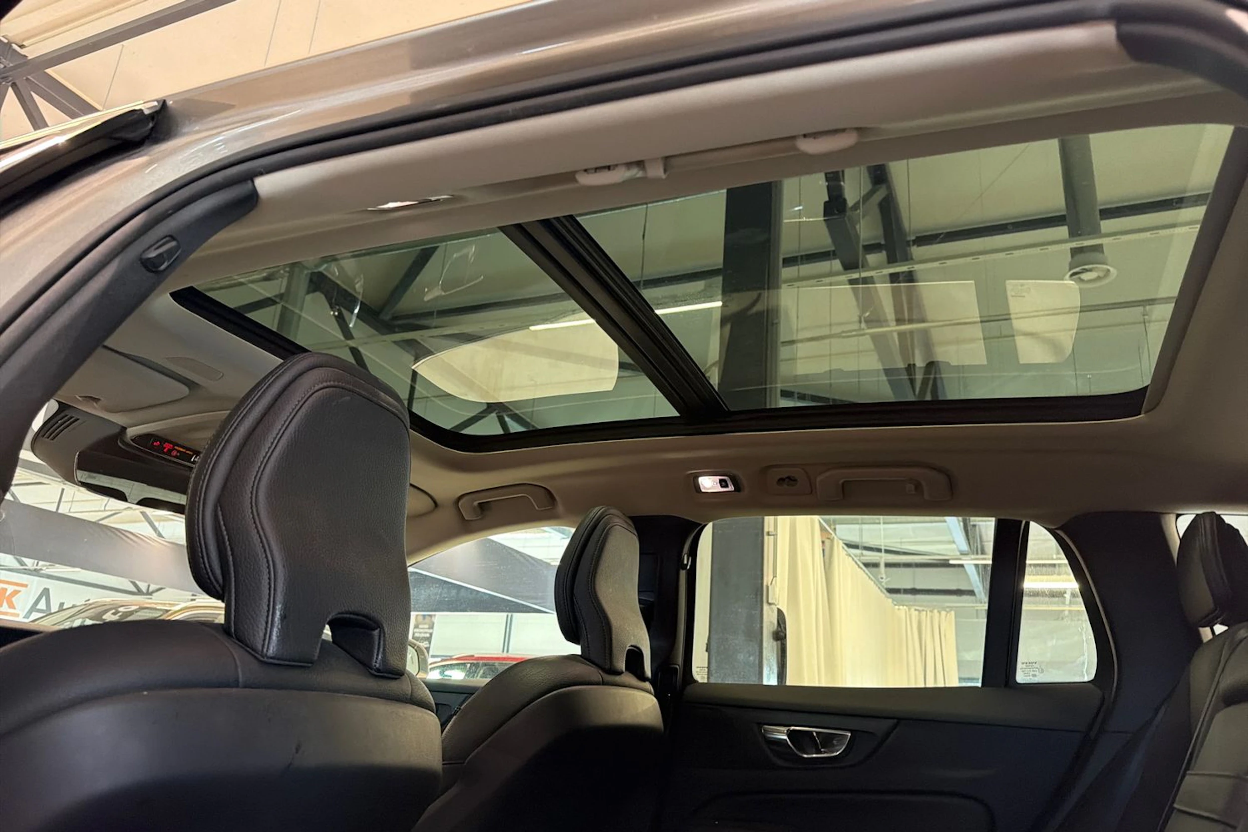 harmaa Volvo V60 2019 kuva 6.