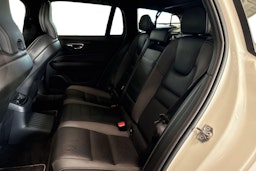 valkoinen Volvo V60 2019 kuva 10.