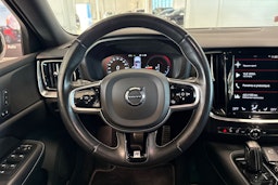 valkoinen Volvo V60 2019 kuva 14.