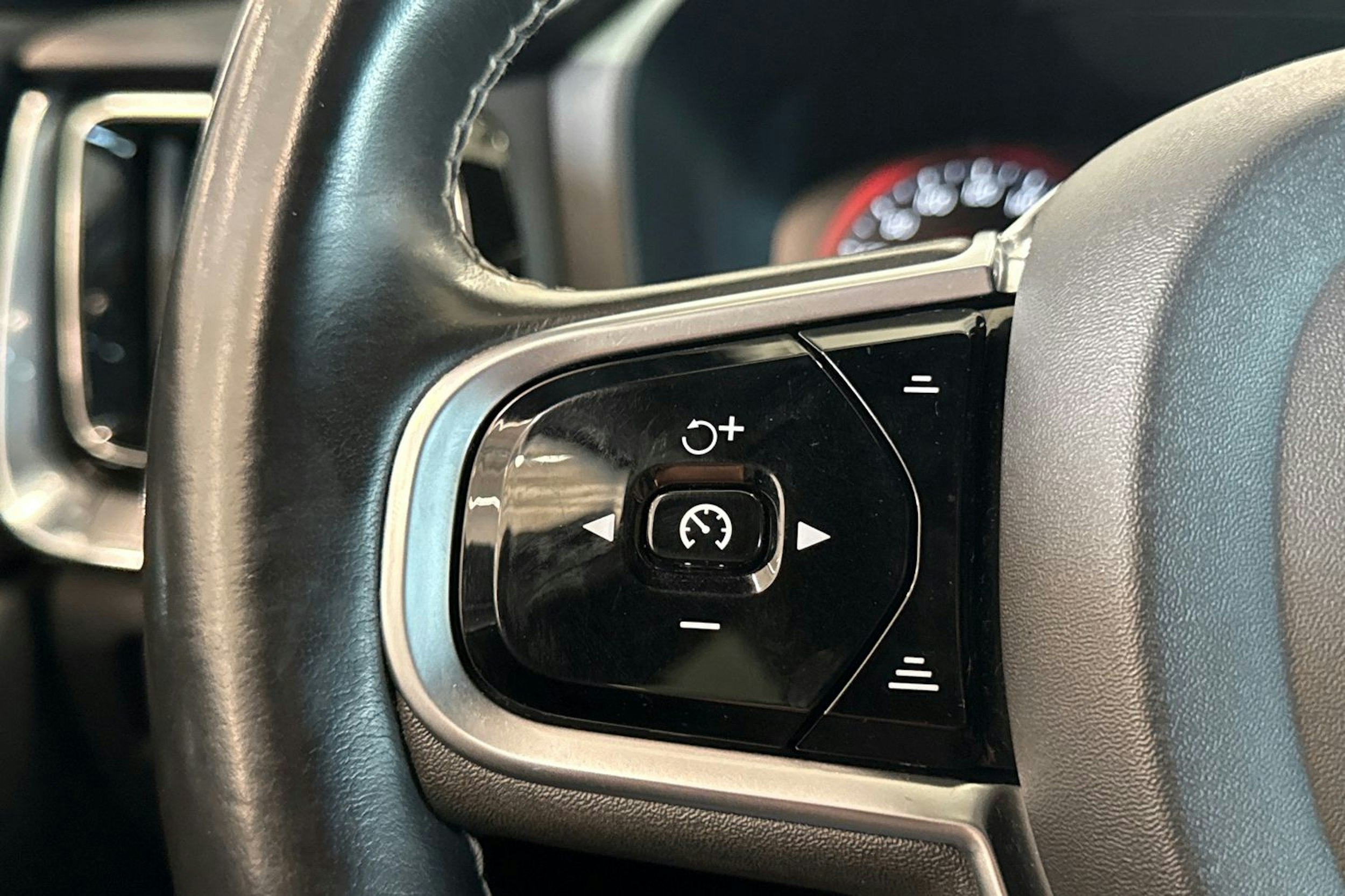 valkoinen Volvo V60 2019 kuva 15.