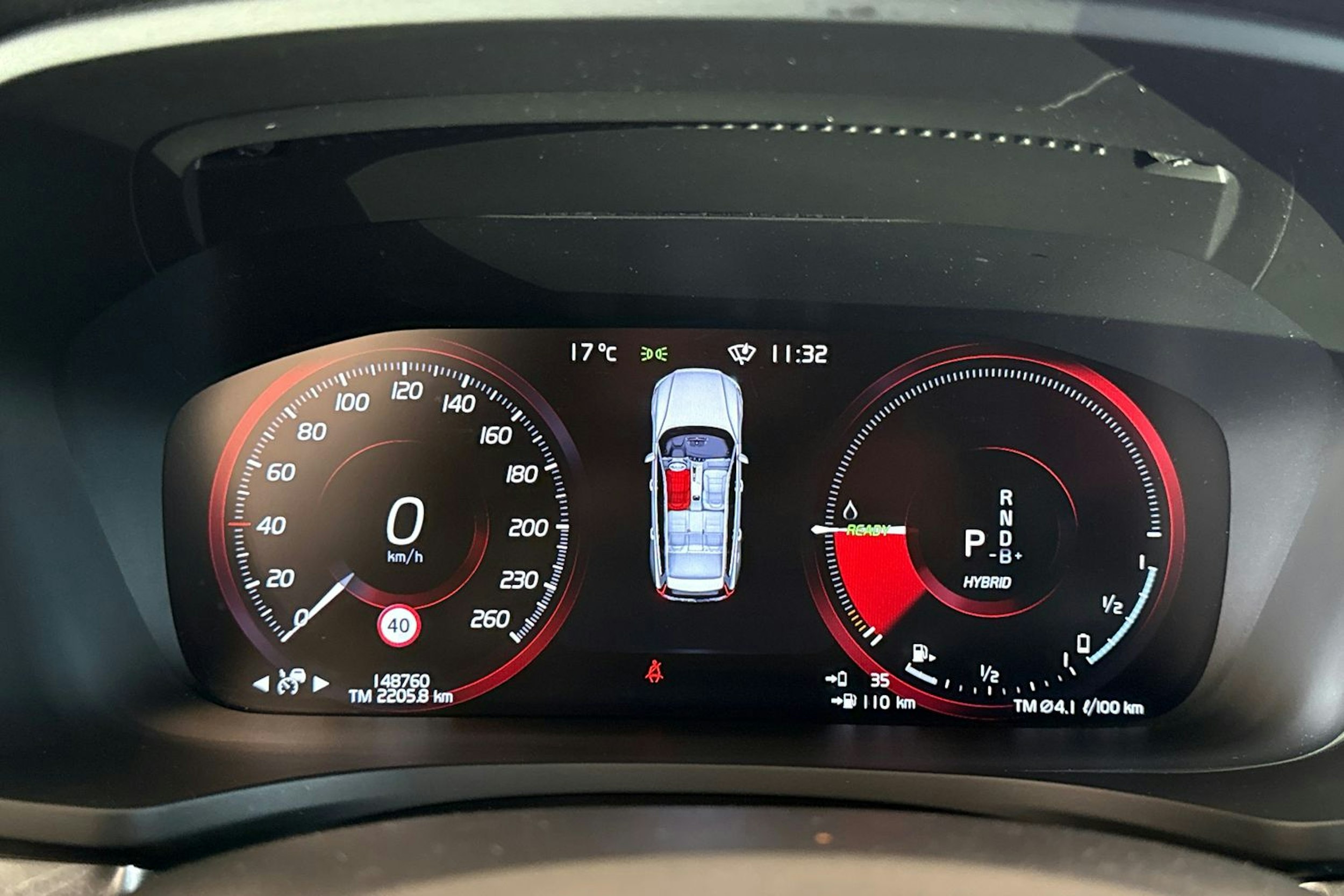 valkoinen Volvo V60 2019 kuva 17.