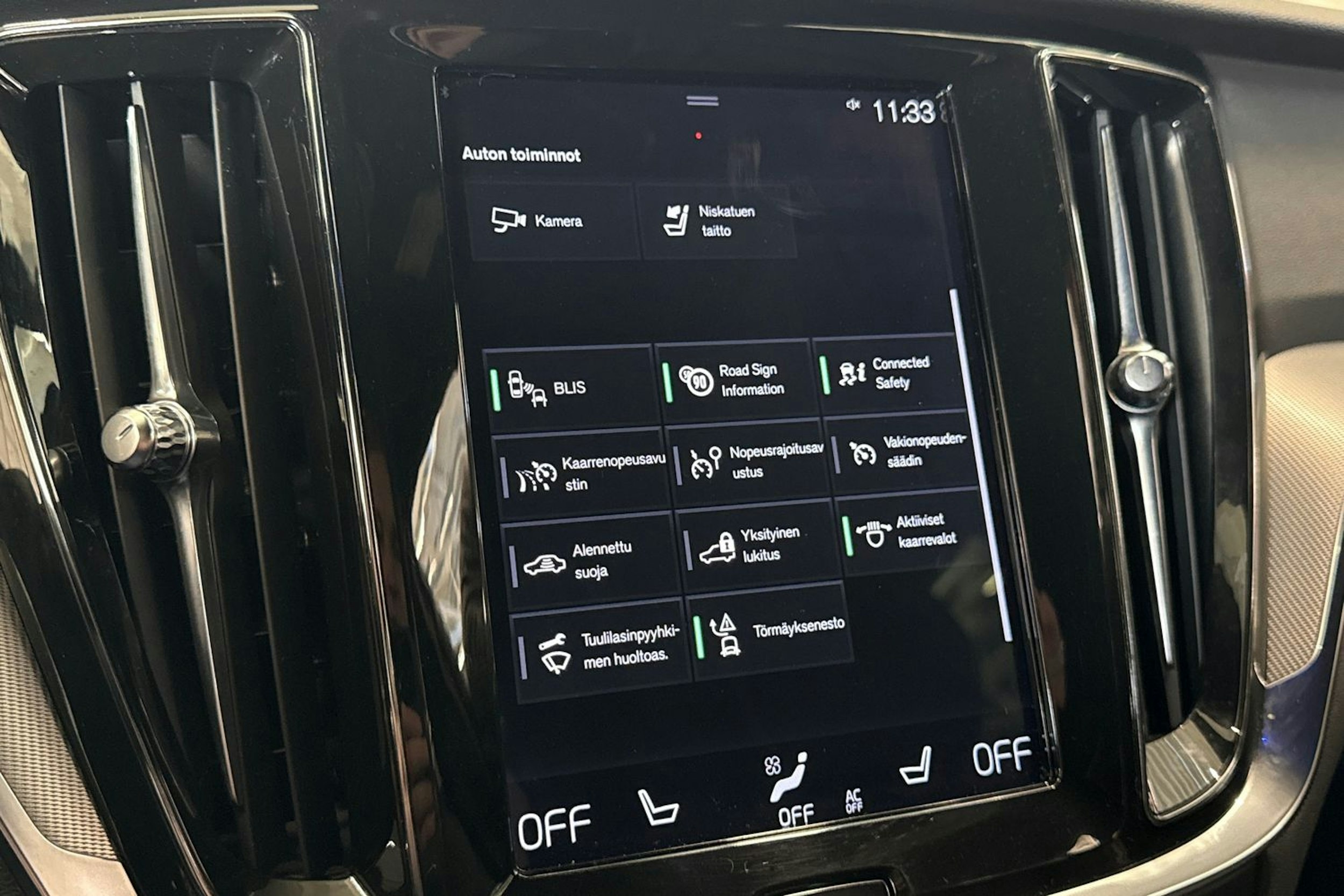 valkoinen Volvo V60 2019 kuva 22.