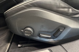 valkoinen Volvo V60 2019 kuva 24.