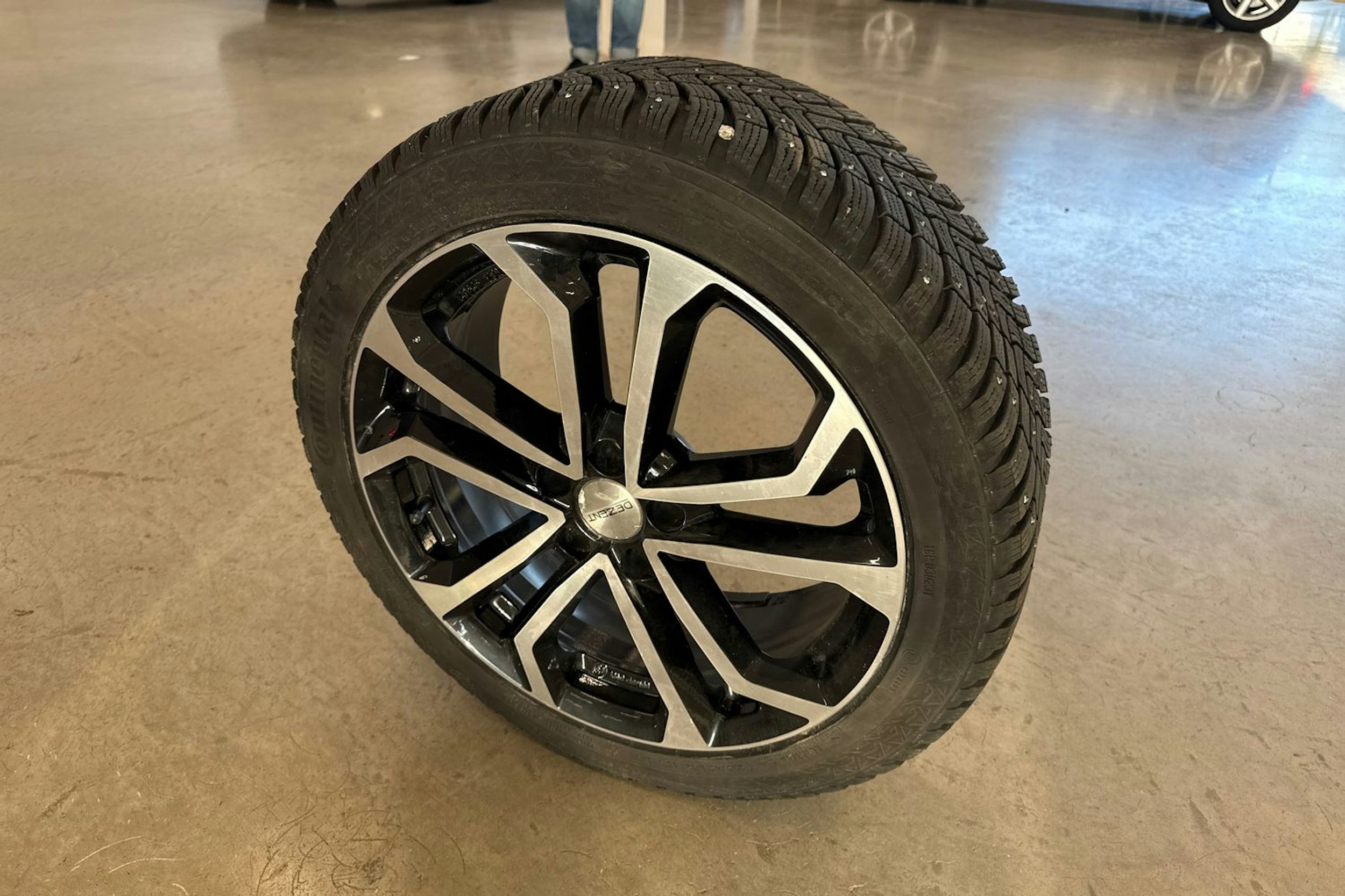 valkoinen Volvo V60 2019 kuva 27.