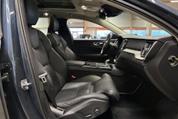 sininen Volvo V60 2019 kuva 14.