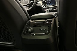 sininen Volvo V60 2019 kuva 15.