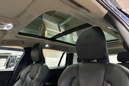 sininen Volvo V60 2019 kuva 17.