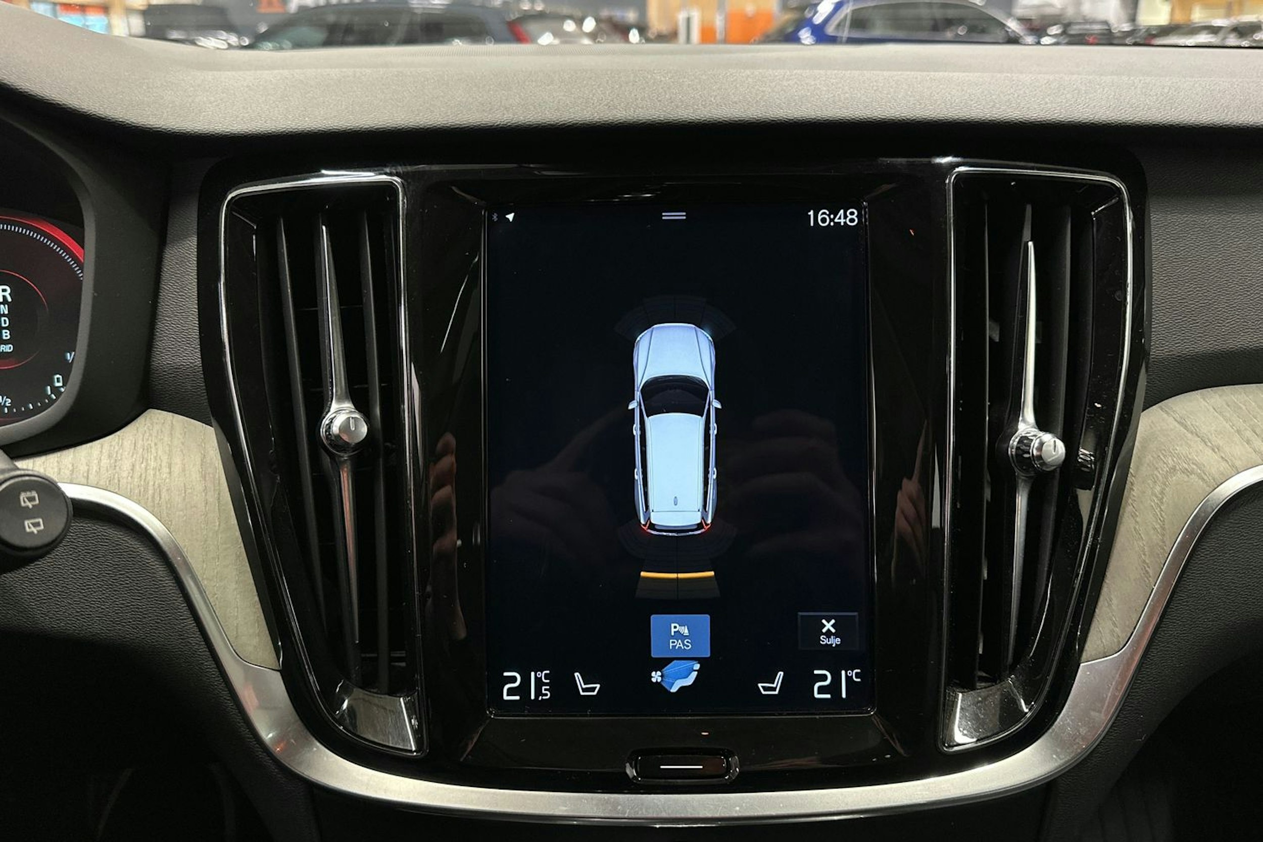 sininen Volvo V60 2019 kuva 19.