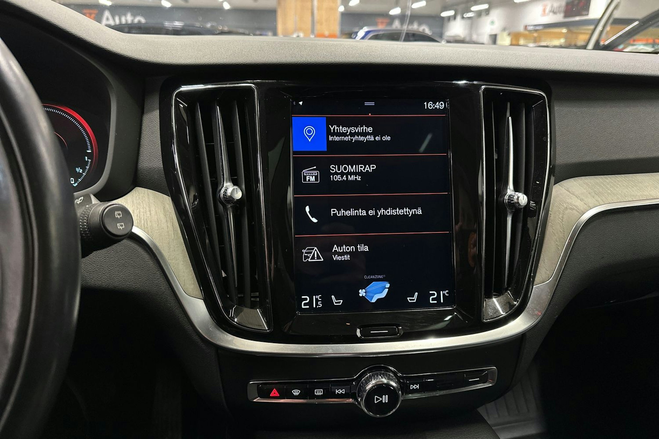 sininen Volvo V60 2019 kuva 21.