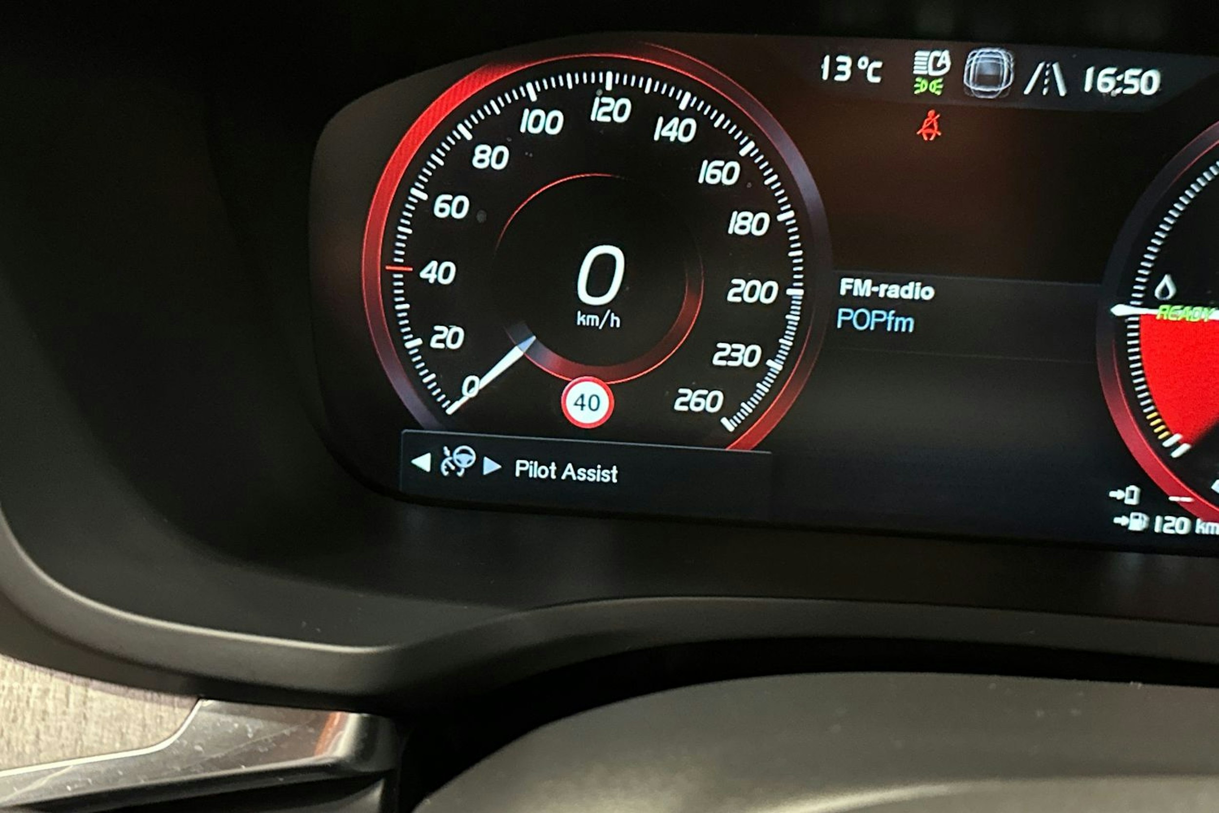 sininen Volvo V60 2019 kuva 23.