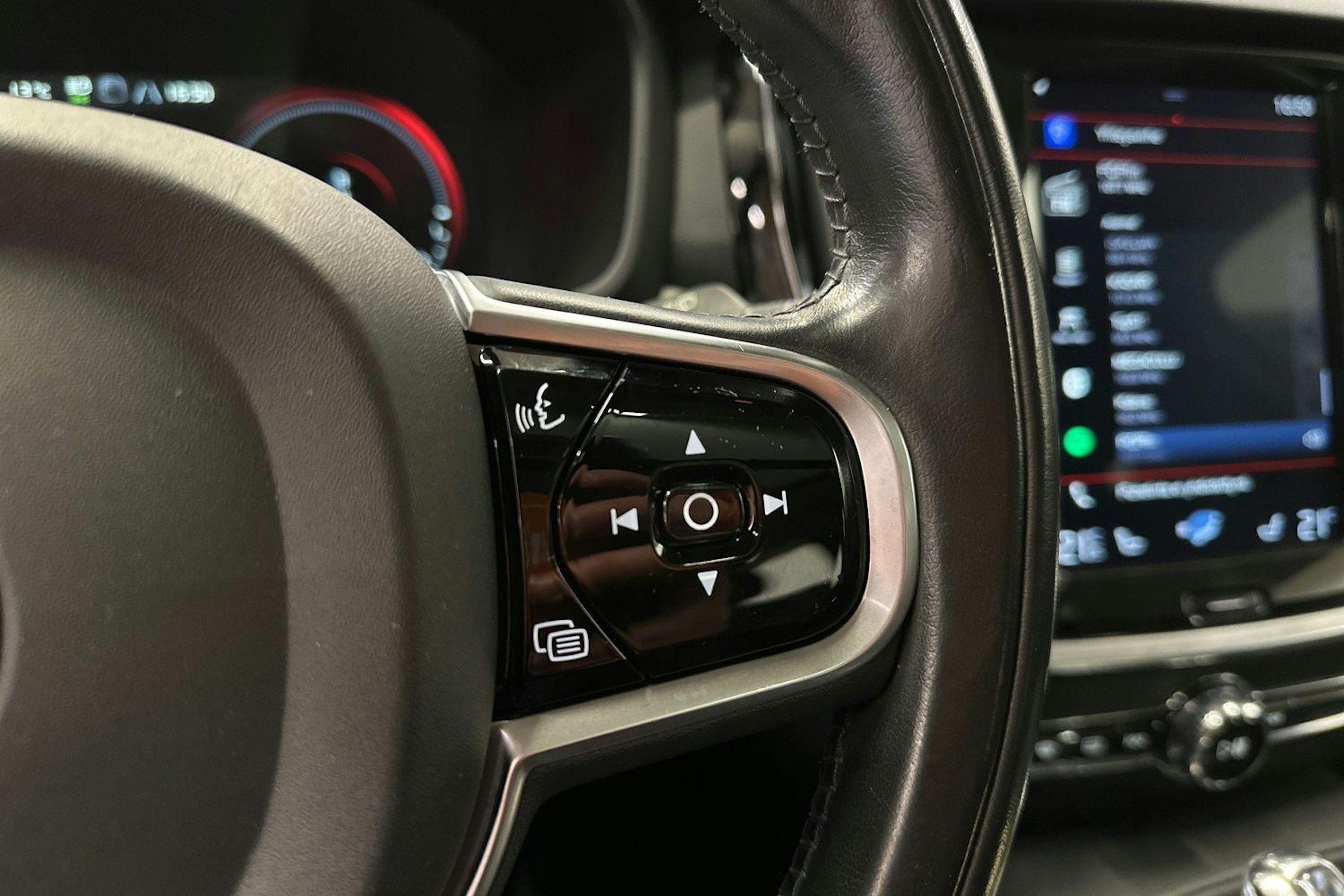 sininen Volvo V60 2019 kuva 25.