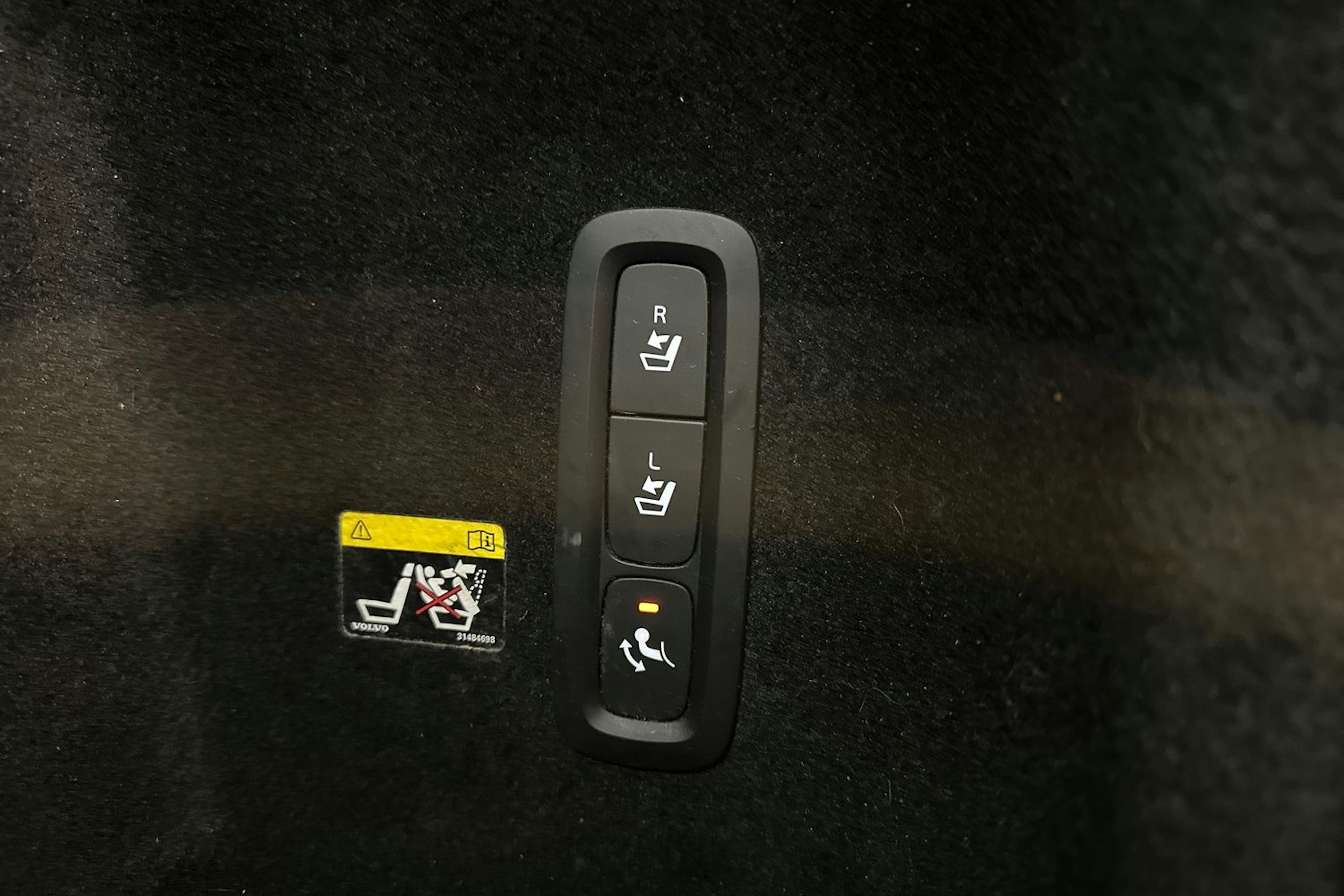 sininen Volvo V60 2019 kuva 28.