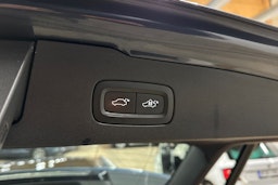 sininen Volvo V60 2019 kuva 30.