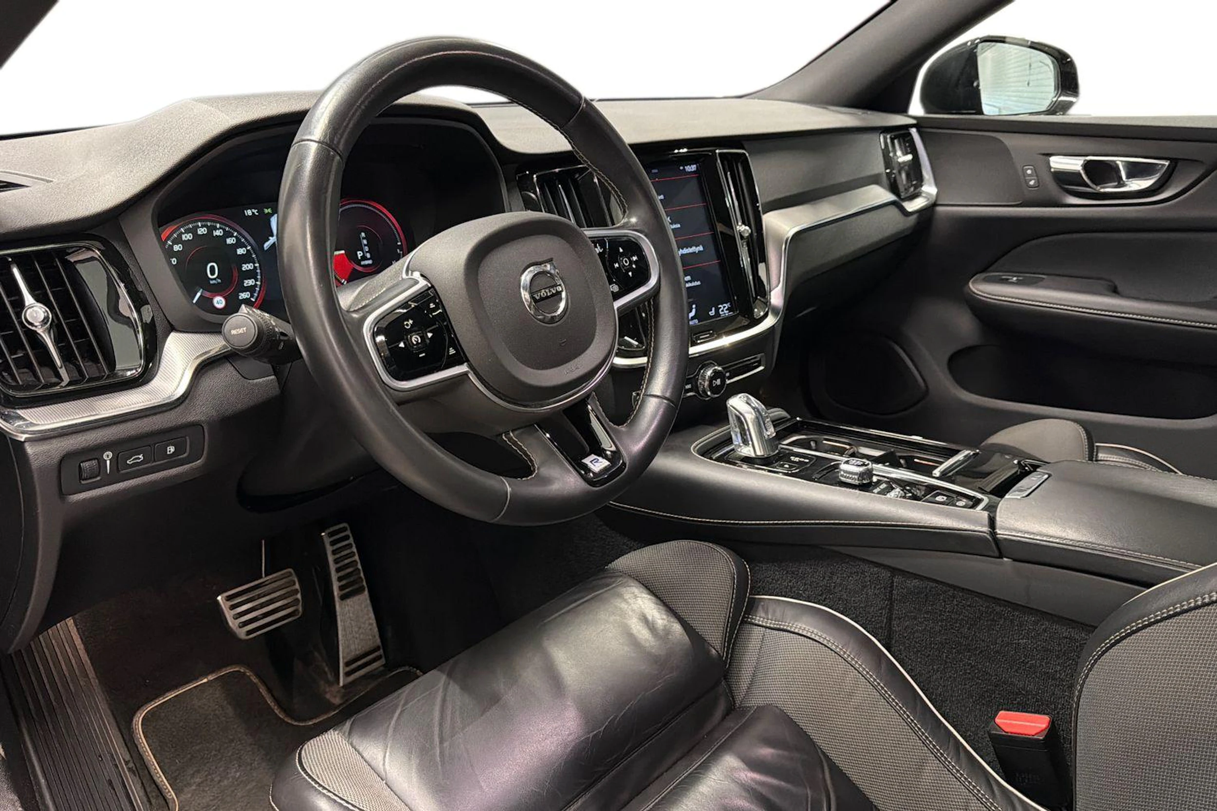 harmaa Volvo V60 2019 kuva 6.