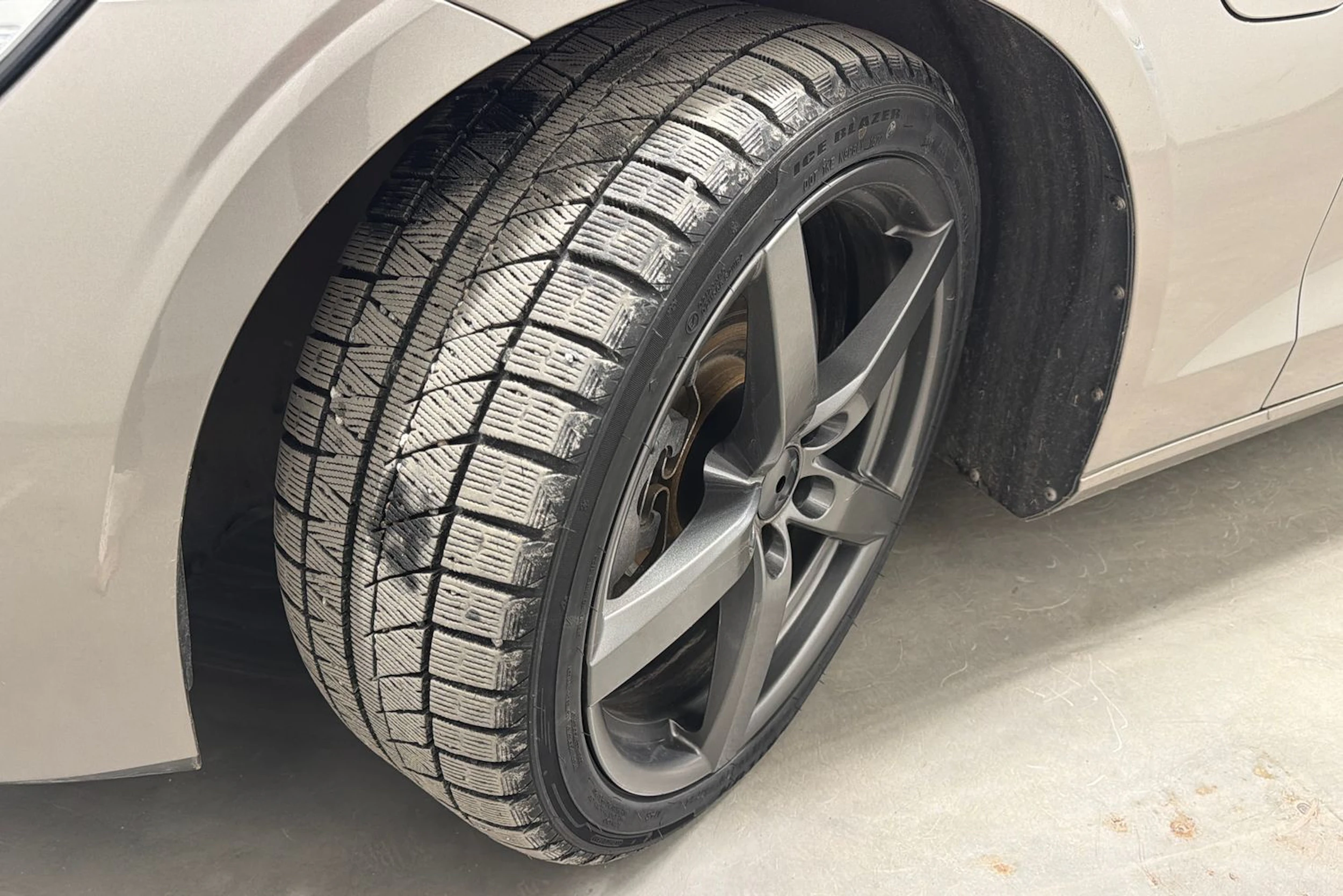 harmaa Volvo V60 2019 kuva 10.