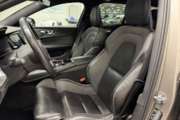 harmaa Volvo V60 2019 kuva 13.