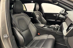 harmaa Volvo V60 2019 kuva 14.