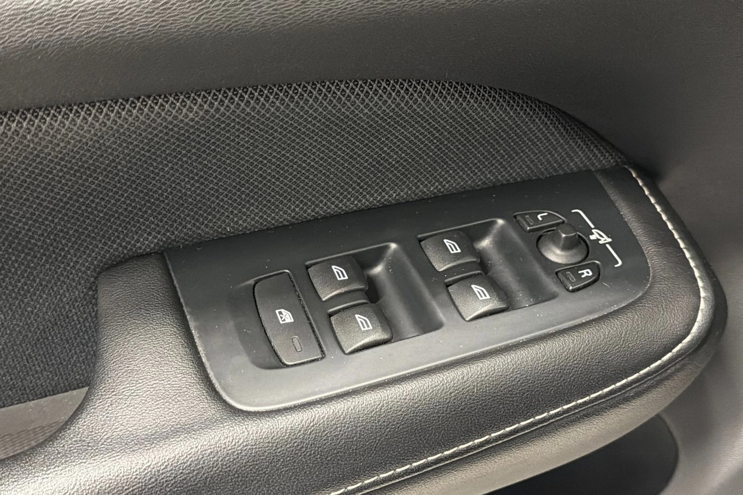 harmaa Volvo V60 2019 kuva 21.