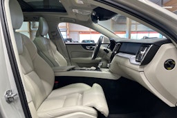harmaa Volvo V60 2019 kuva 14.