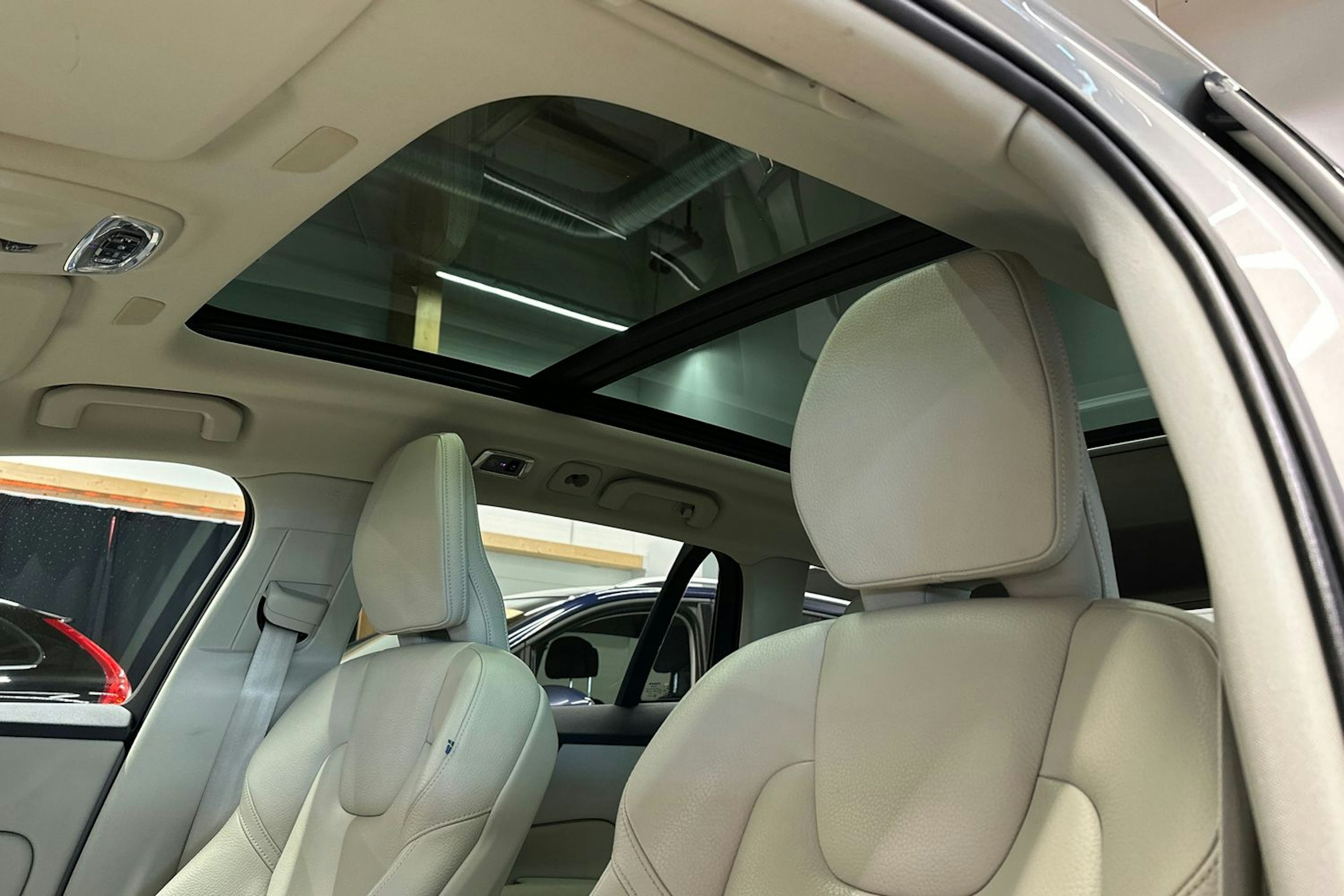 harmaa Volvo V60 2019 kuva 20.