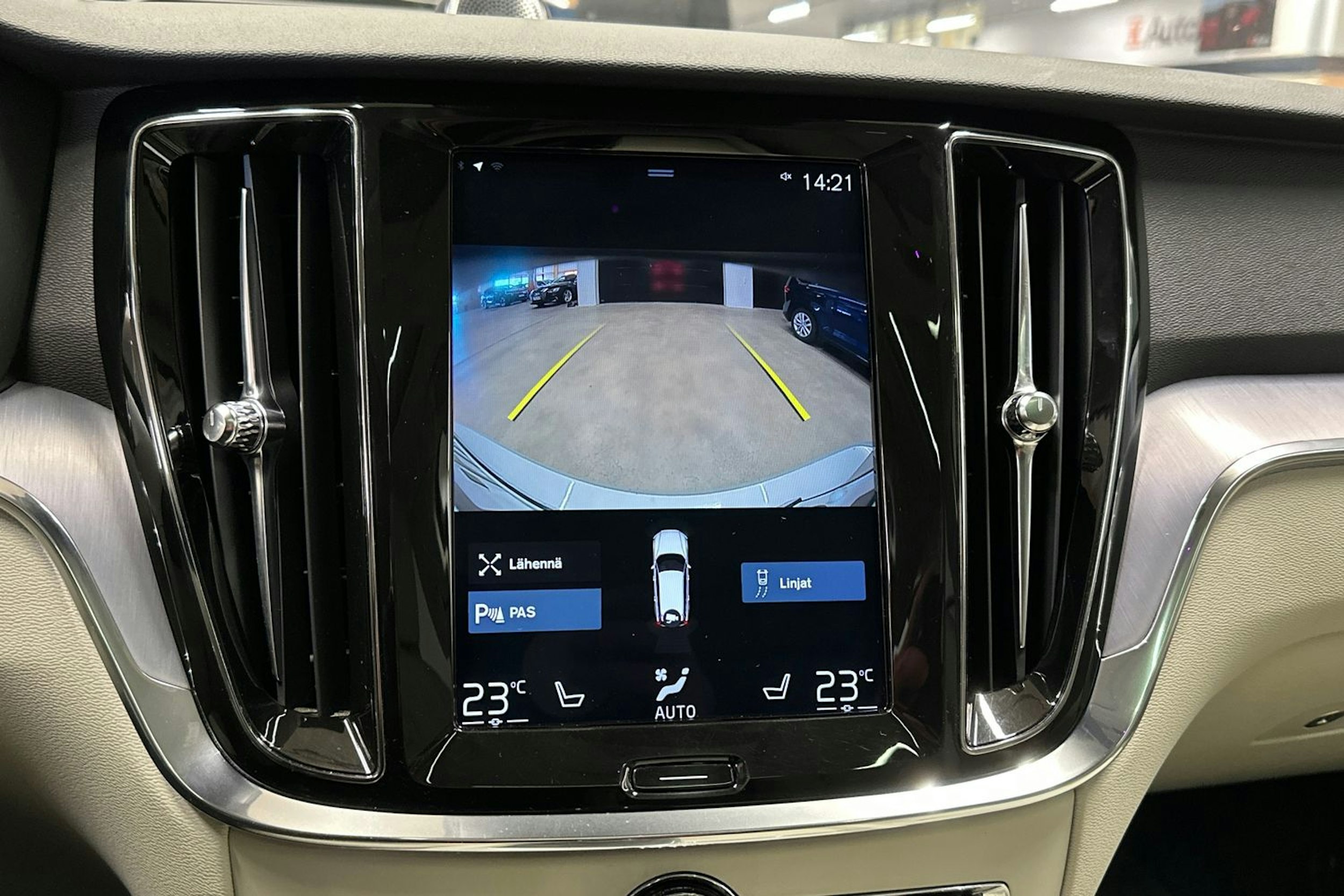 harmaa Volvo V60 2019 kuva 23.
