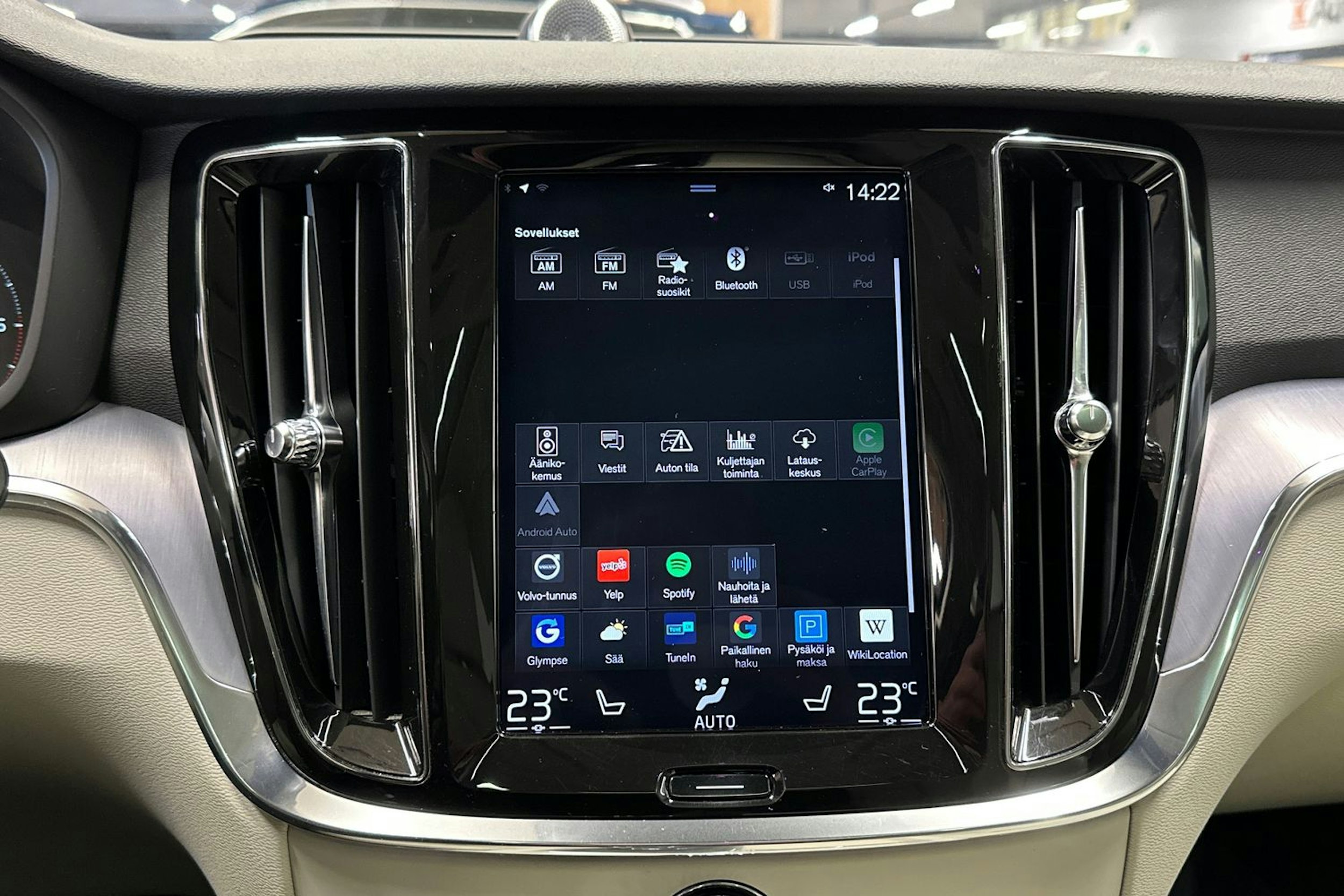harmaa Volvo V60 2019 kuva 25.