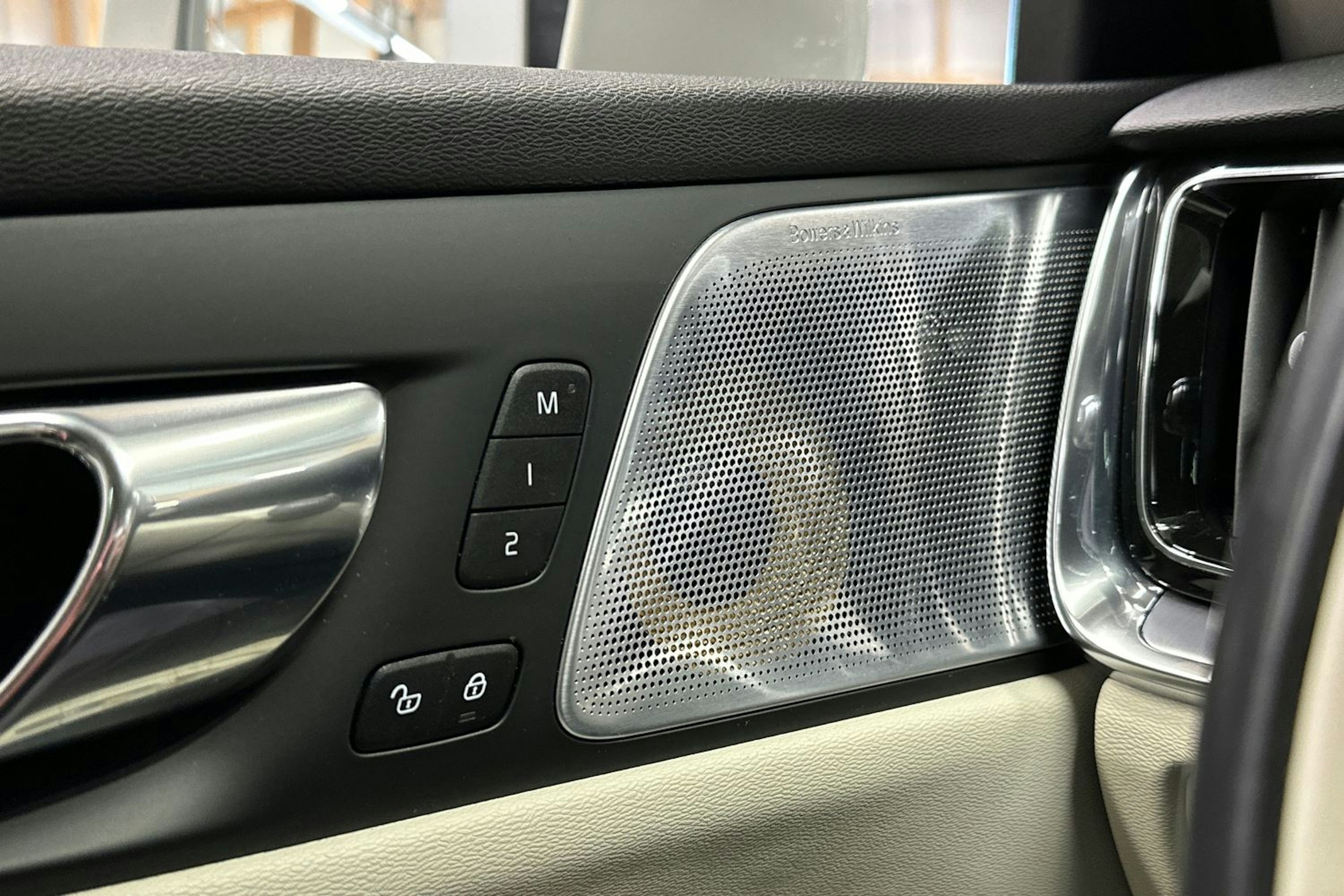harmaa Volvo V60 2019 kuva 34.
