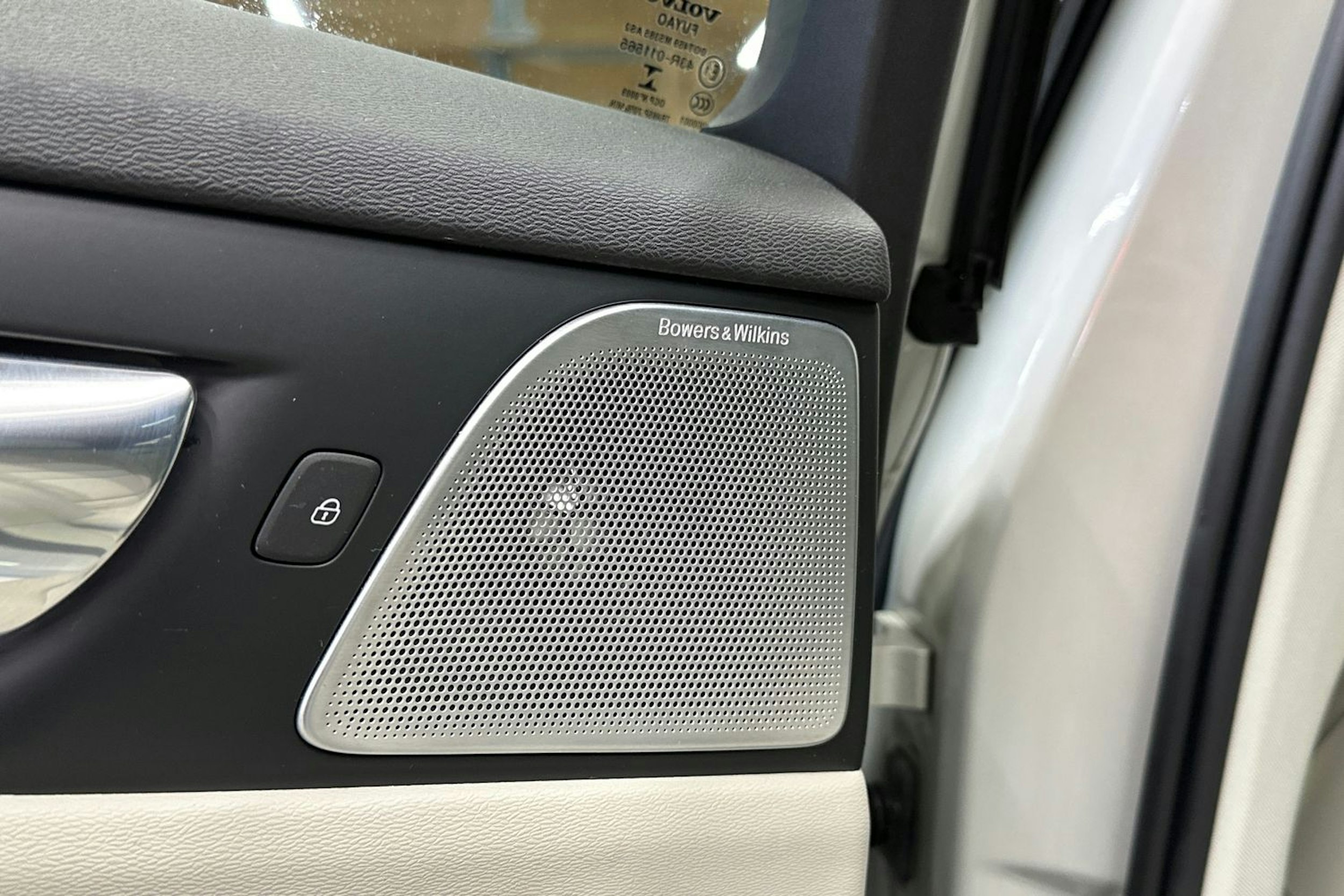harmaa Volvo V60 2019 kuva 36.