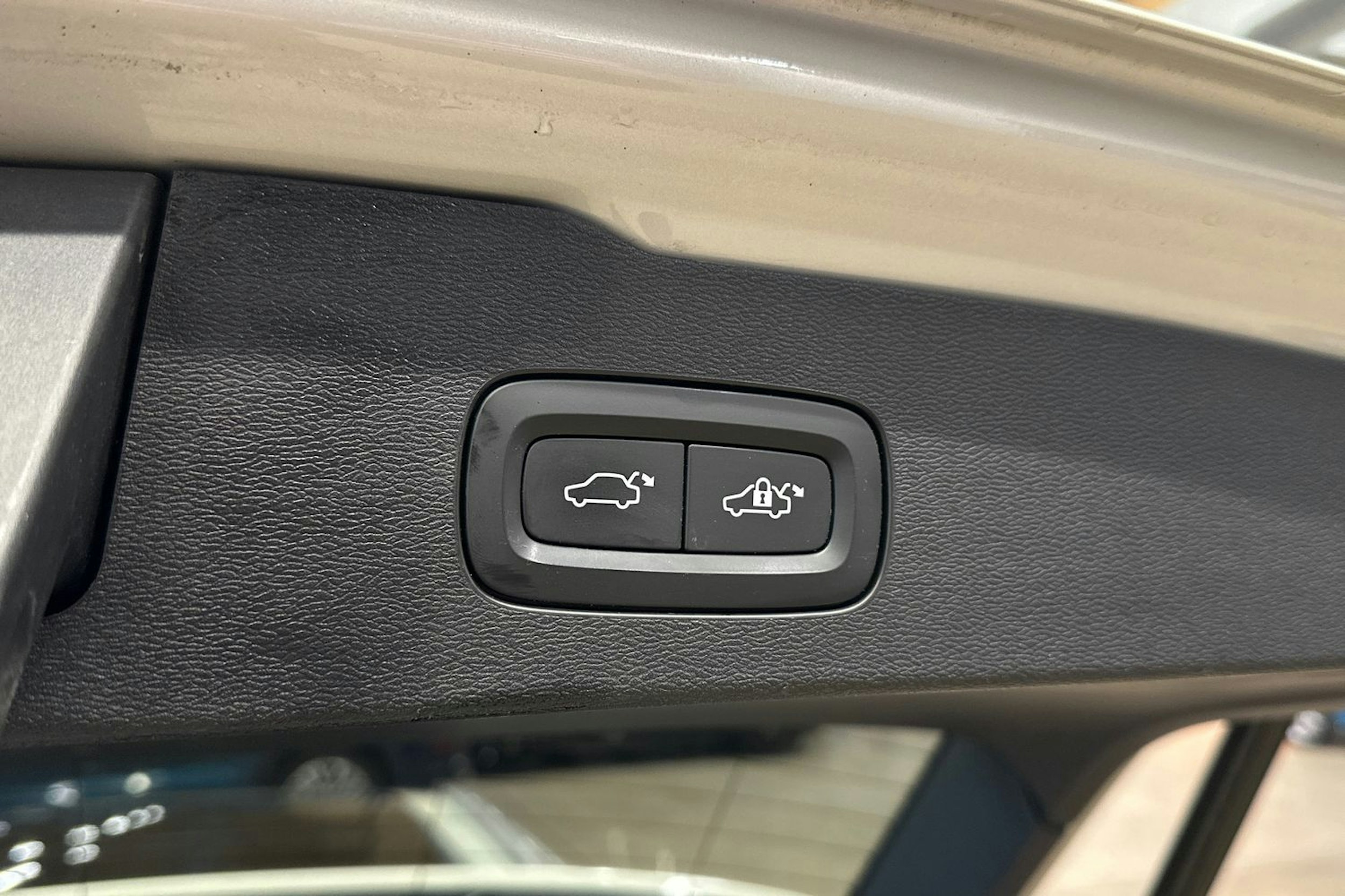 harmaa Volvo V60 2019 kuva 38.