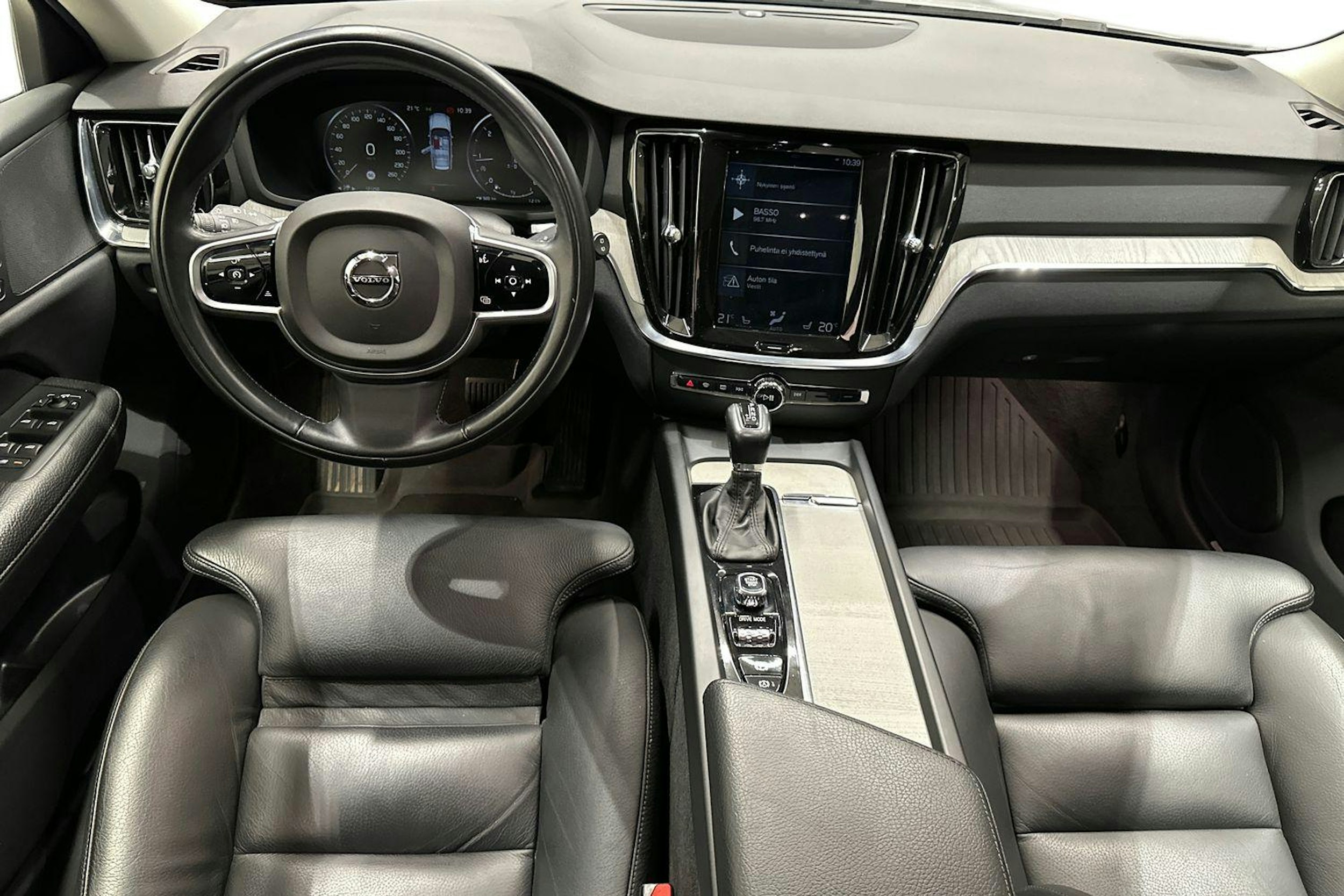 Harmaa Volvo V60 2019 kuva 9.