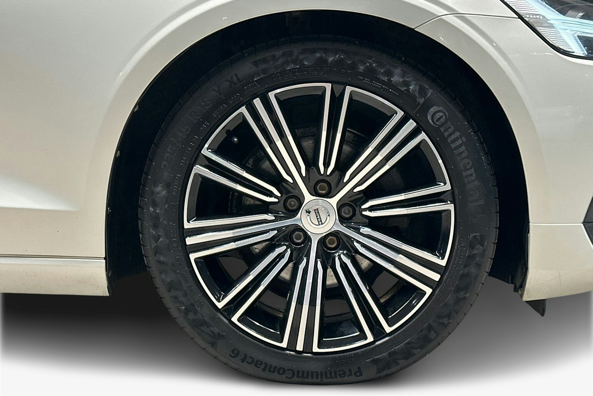 Harmaa Volvo V60 2019 kuva 11.