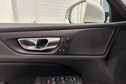 Harmaa Volvo V60 2019 kuva 13.