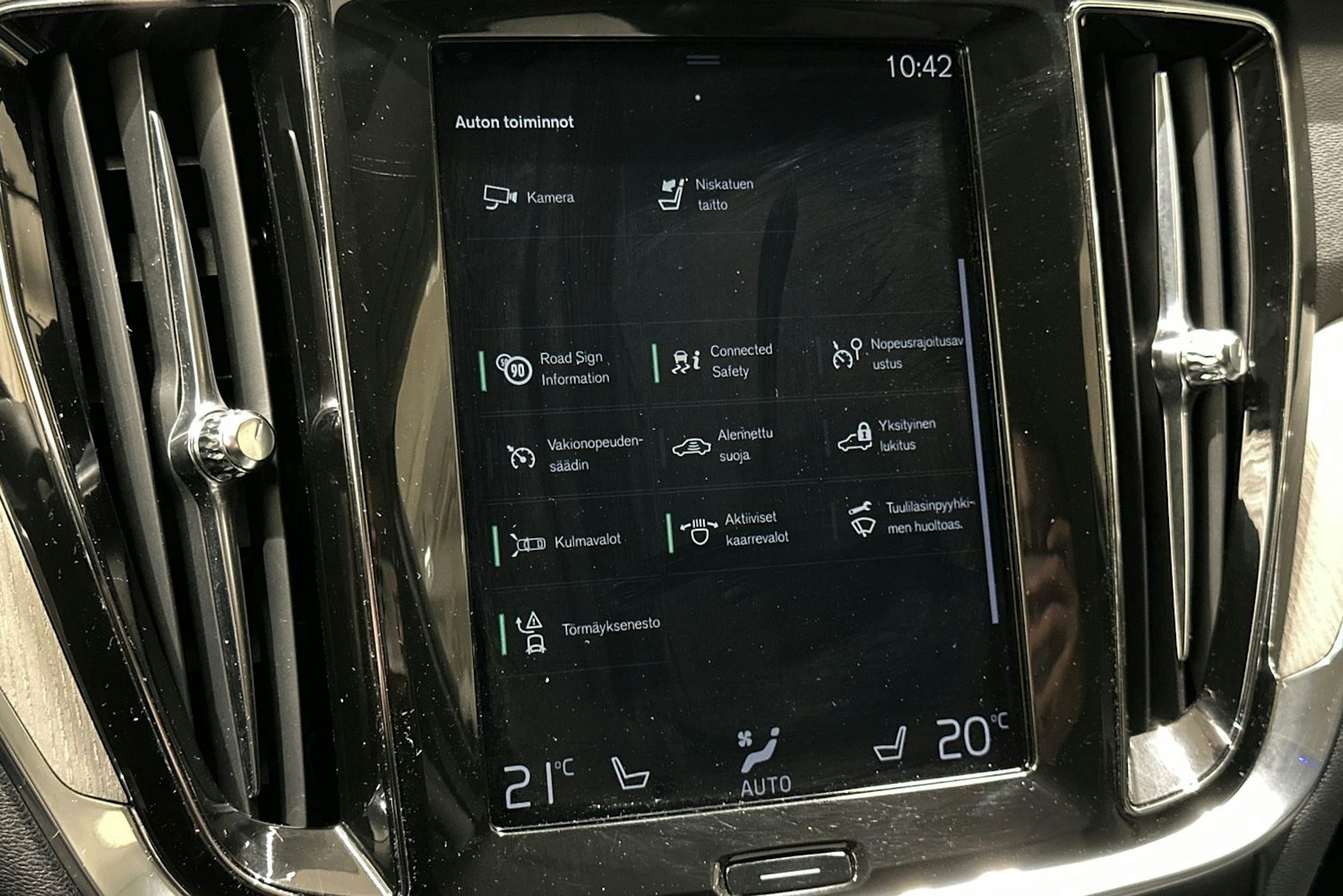 Harmaa Volvo V60 2019 kuva 21.