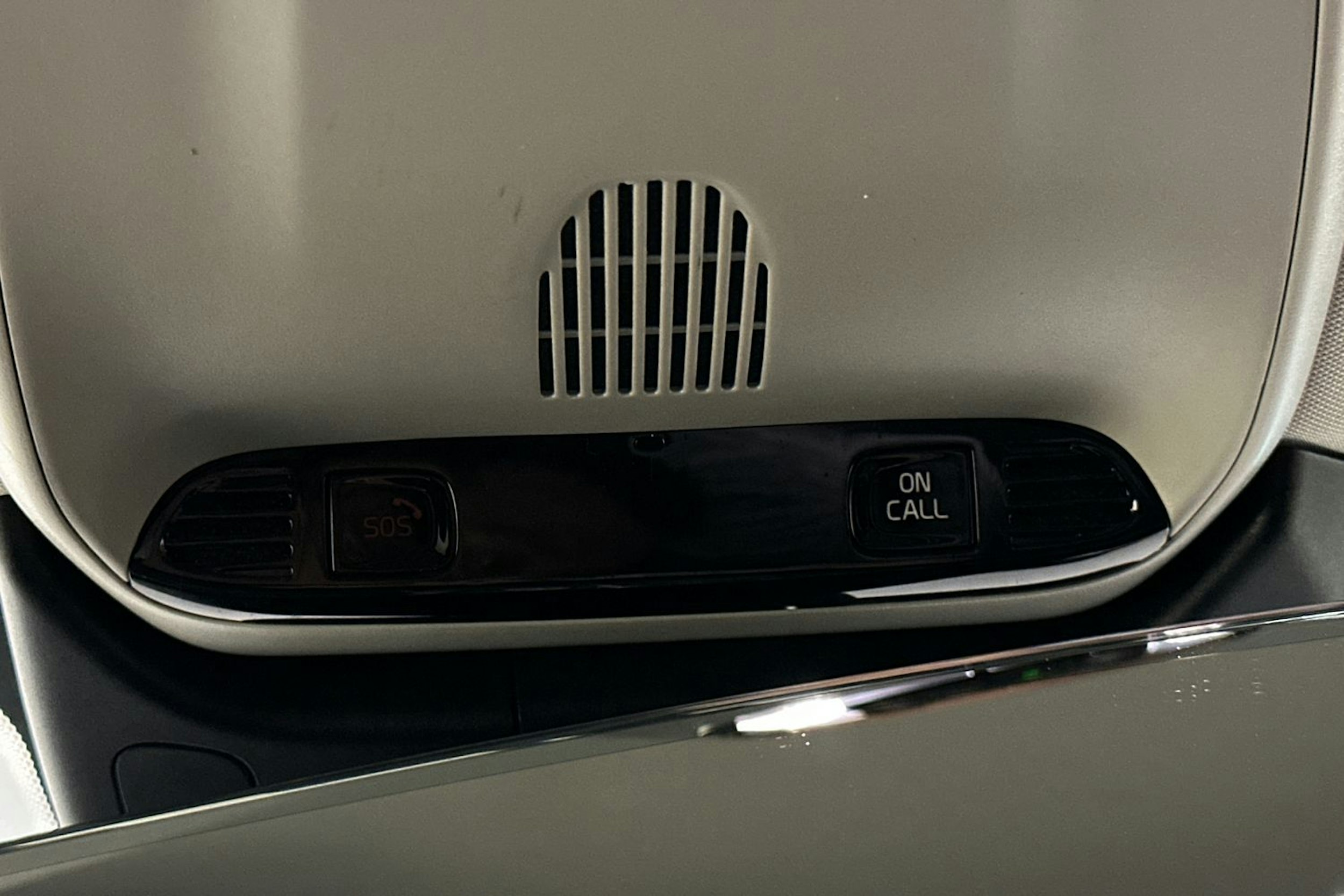 Harmaa Volvo V60 2019 kuva 23.